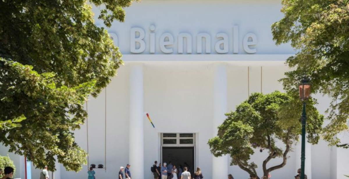 Le ministère de la culture envoie des inspecteurs à la Biennale à propos de l'affaire du pavillon russe