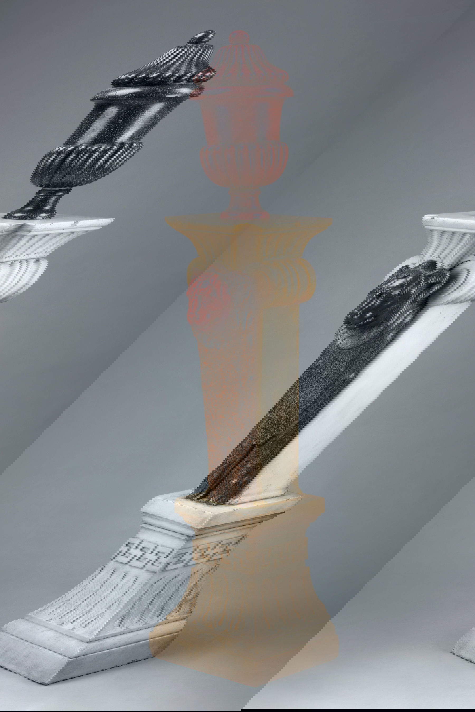 Salone Raritas Brun Fine Art. Vaso XVIII secolo Piedistallo (XVIII secolo)