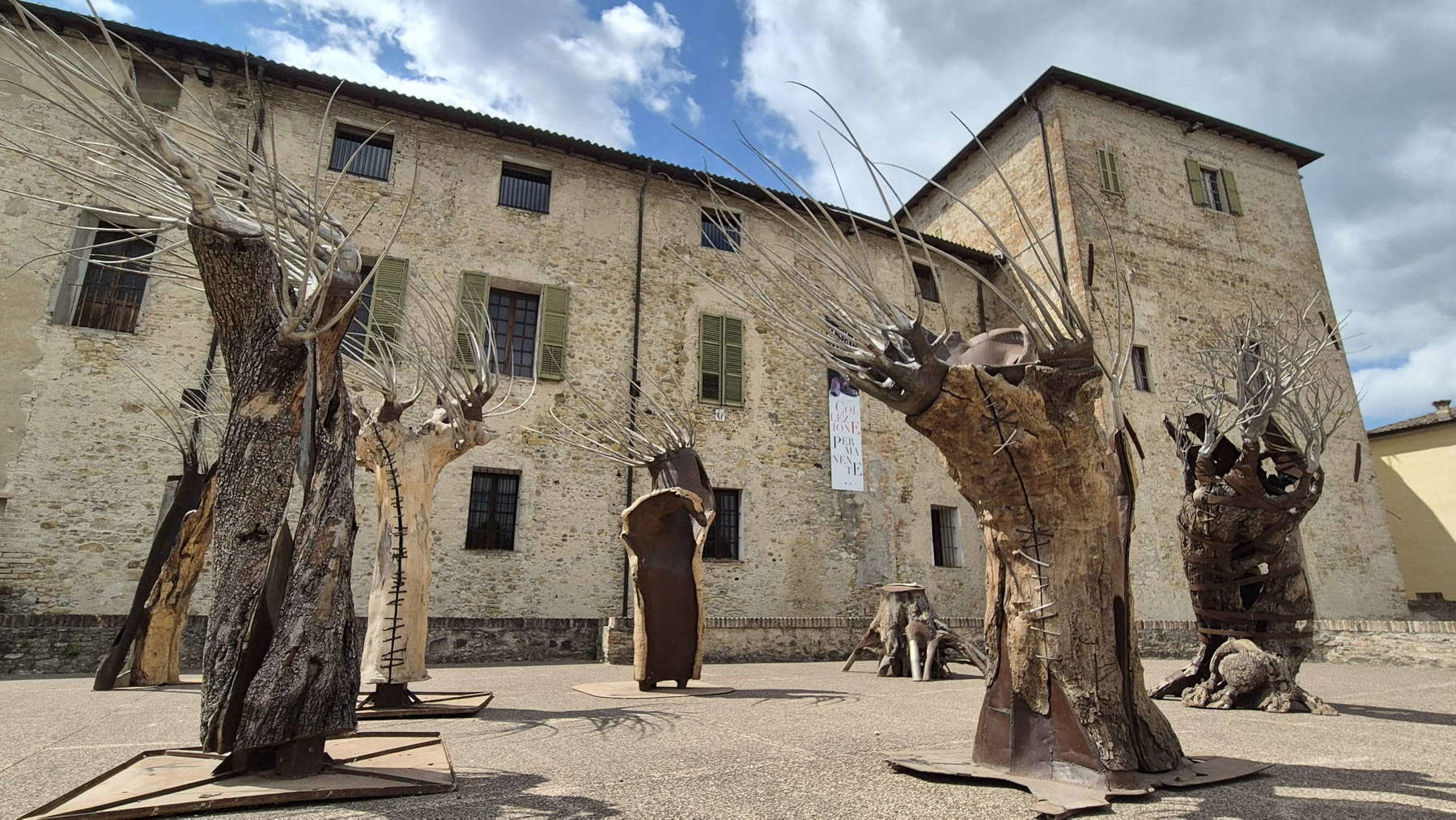 Allestimenti della mostra Racconti materici di Brunivo Buttarelli