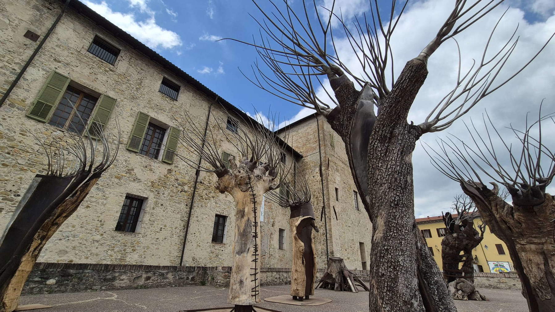 Allestimenti della mostra Racconti materici di Brunivo Buttarelli