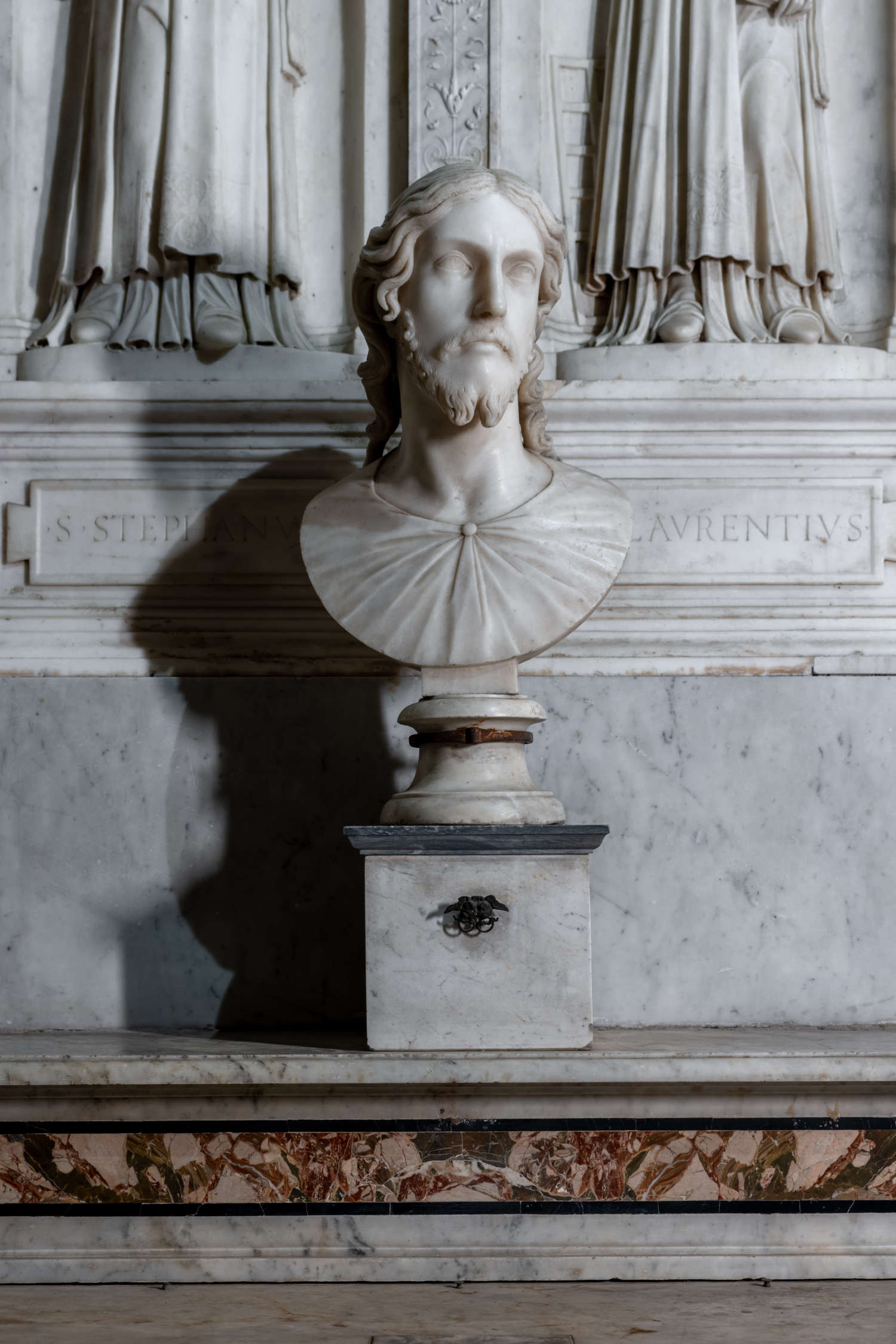 Escultor romano, Cristo Salvador (segunda mitad del siglo XVI; mármol; Roma, Sant'Agnese fuori le Mura). Foto: Stefano Corso