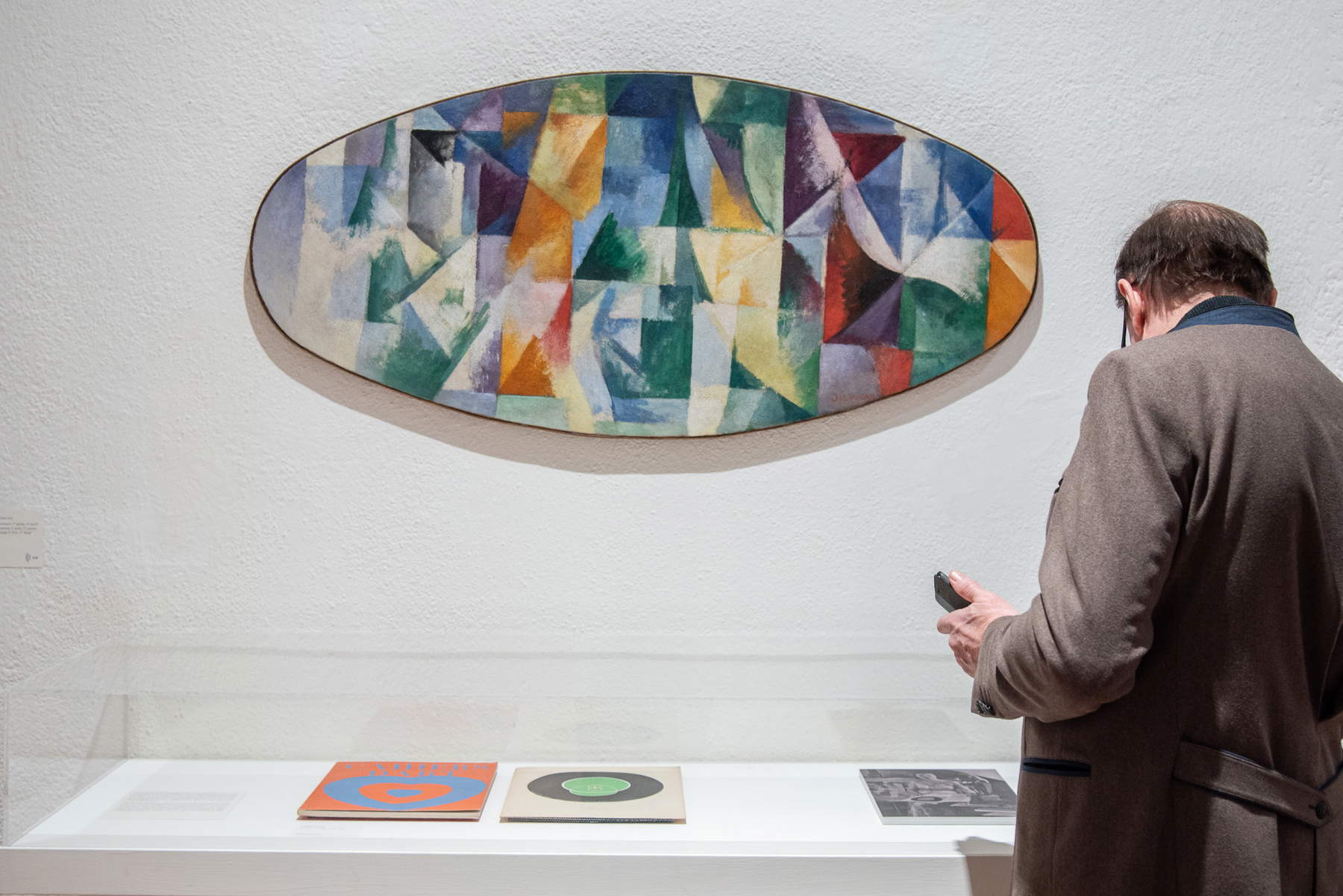 Instalación en las salas del Palazzo Venier dei Leoni con motivo del centenario de Cahiers d'Art. &copy; Peggy Guggenheim Collection. Foto Arianna Ferraretto