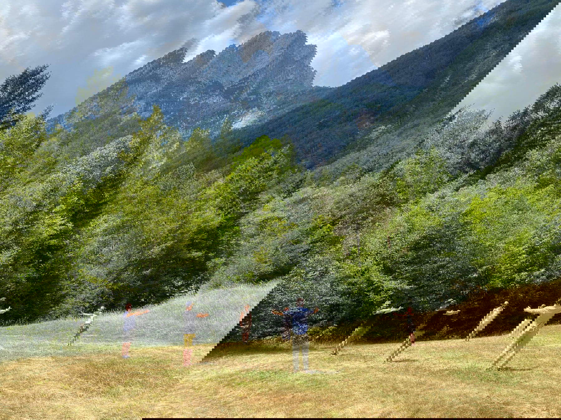 Campo che delimita la moschea a Log pod Mangartom. Foto: Neja Tom&scaron;ič