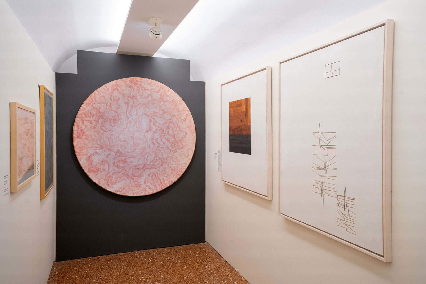 Mise en place de l'exposition. Photo : Lorenzo Marianeschi pour la Fondation Pistoia Musei