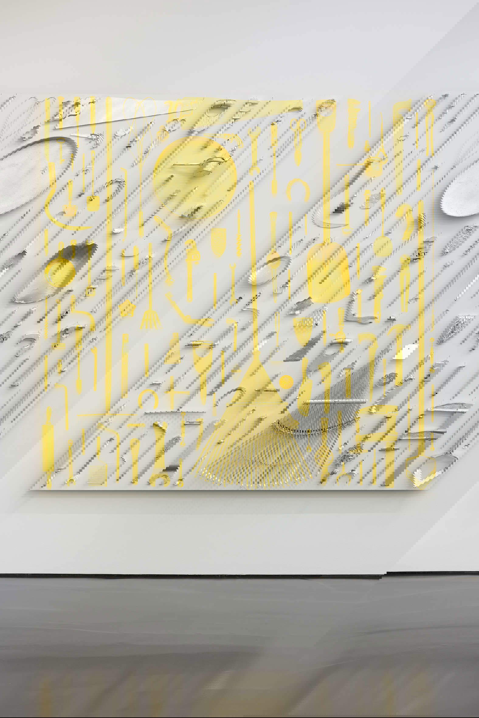 Ugo Rondinone, the alphabet of my mothers and fathers J (2022; gilded agricultural tools, 213 x 213 x 17.8 cm). Courtesy of the artist and Esther Schipper, Berlin/Paris/Seoul. Photo: Andrea Rossetti