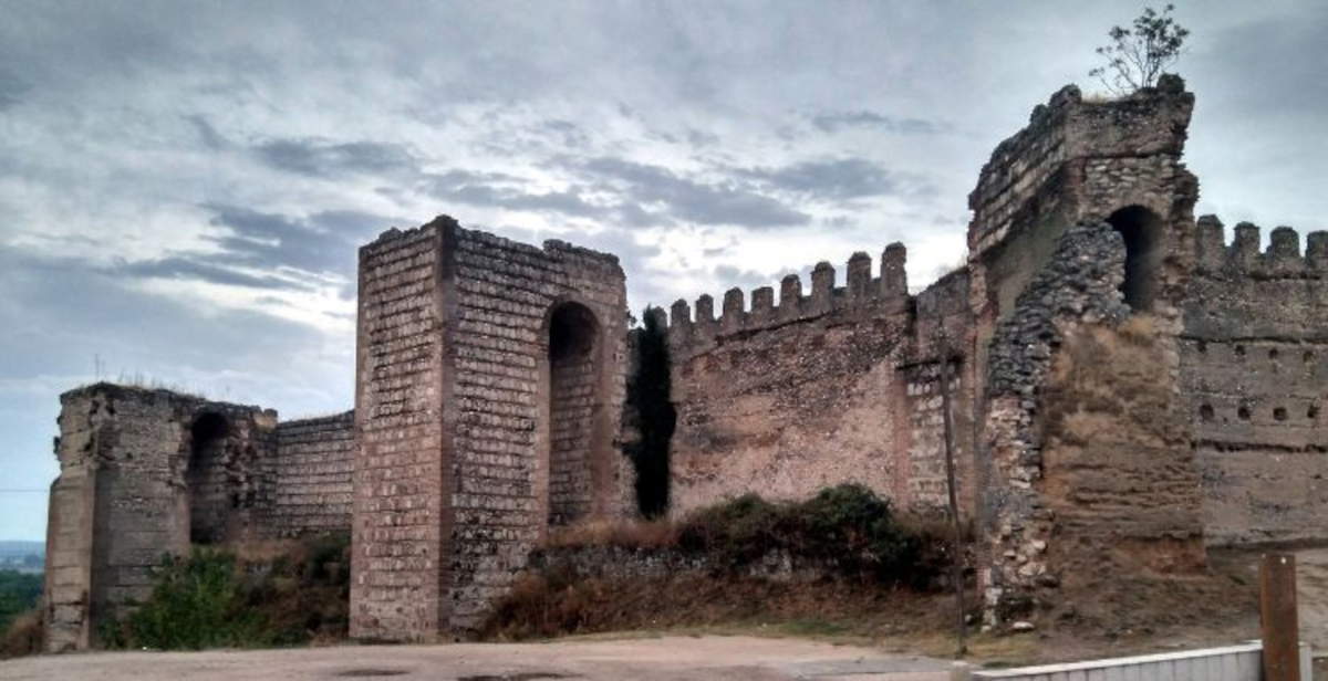 Toledo, Escalona castle tower collapses: controversy over safety and management
