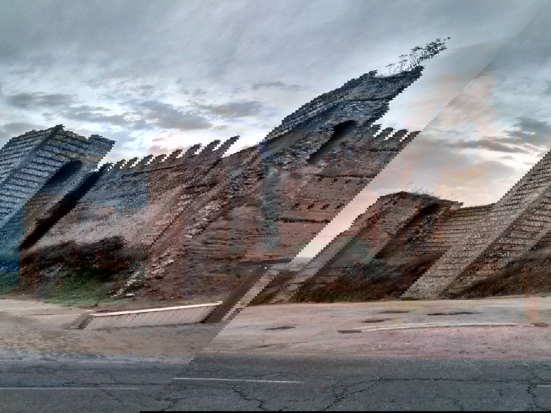 Escalona Castle. Photo: Wikimedia Commons/Am&eacute;rico Toledano - Creative Commons Attribution-Share Alike 4.0 International License