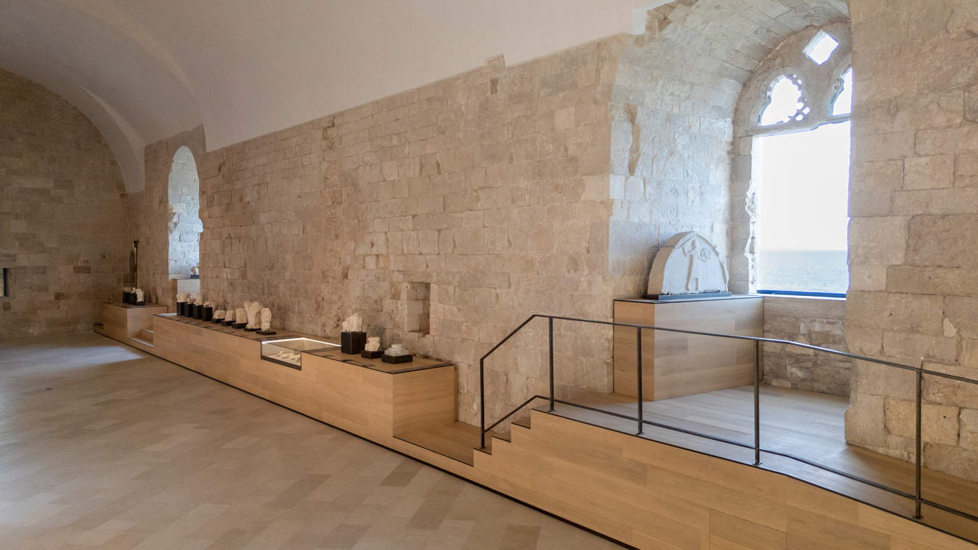 Die Stauferburg von Trani. Punkt-Punkt-Punkt. Foto: Edoardo Delille
