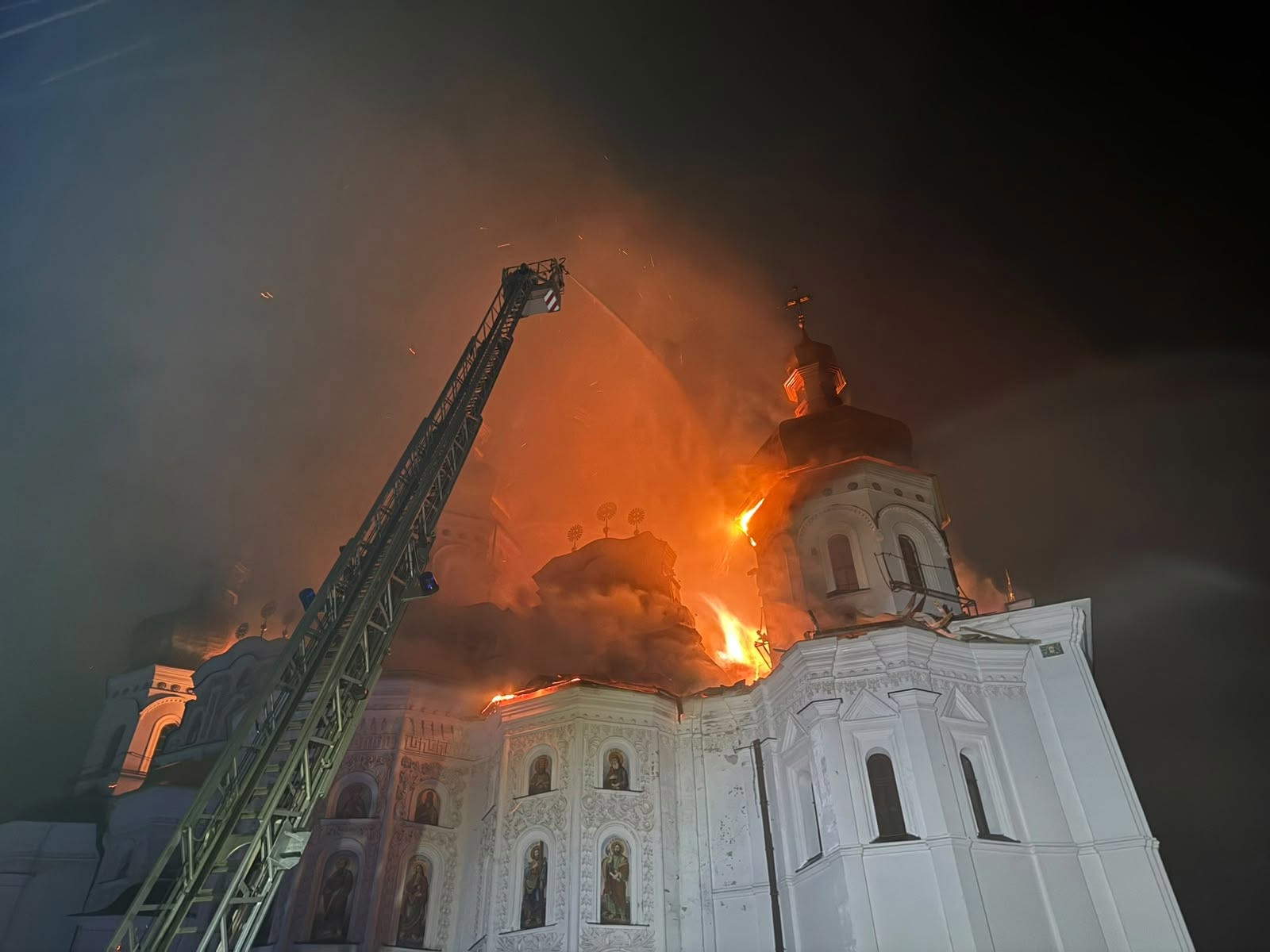 Dormition Cathedral in flames. Photo: Ministry of Culture of Ukraine