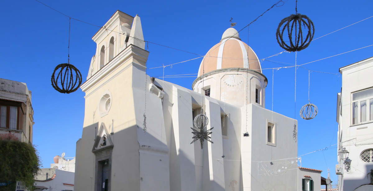 Ischia: Ein Blitz beschädigt die Kuppel der Kirche San Gaetano – das Gebäude ist geschlossen