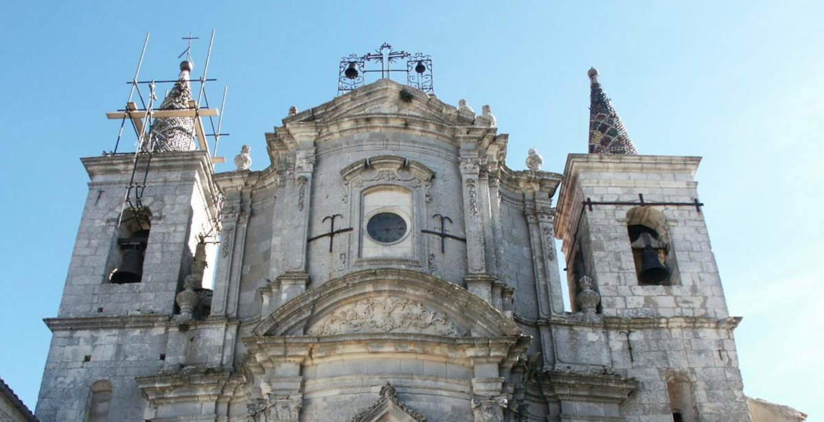 Petralia Soprana (Palermo): Die Restaurierung einer mit Majolika verzierten Turmspitze der Kirche Santa Maria di Loreto beginnt