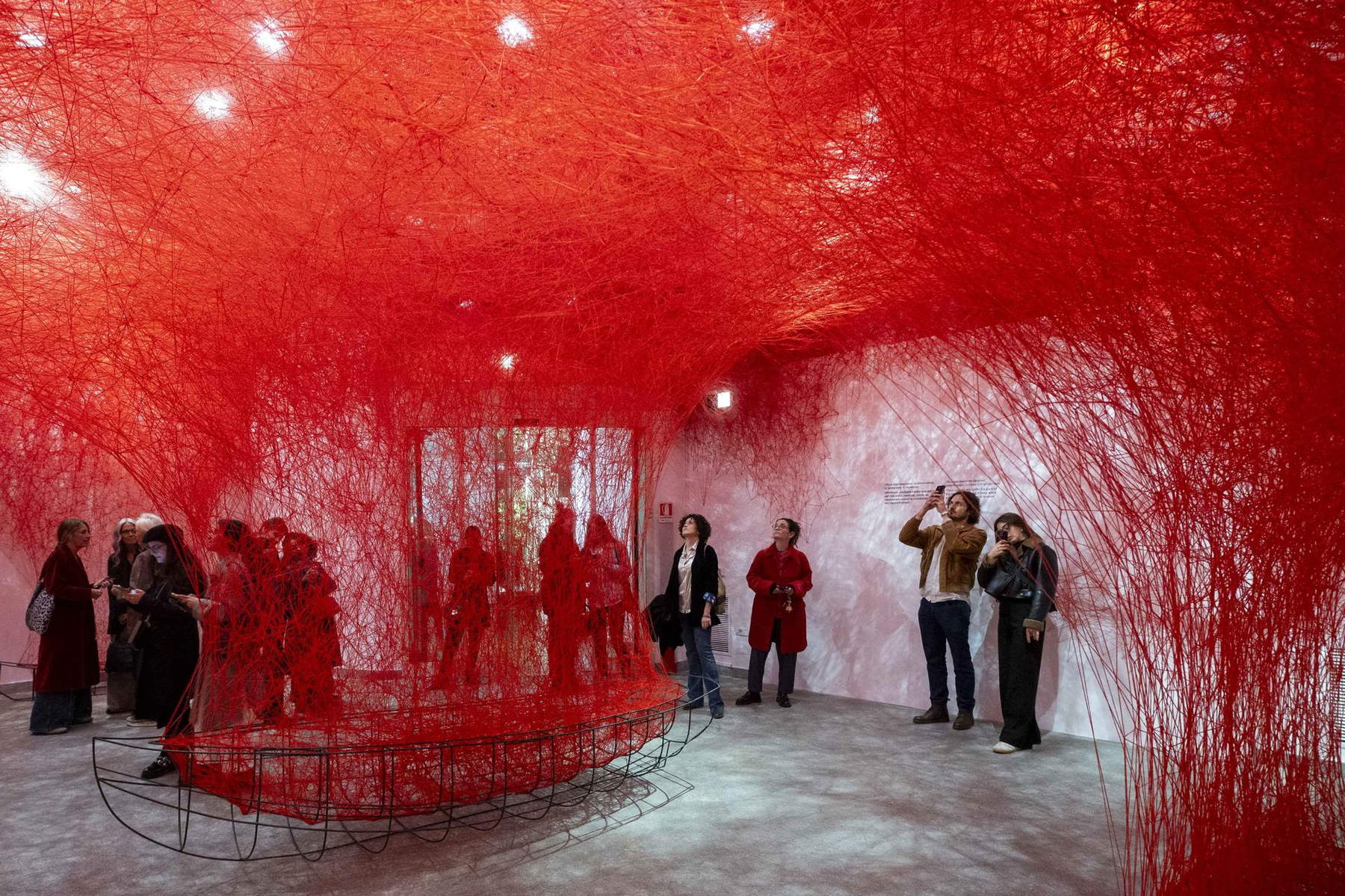 Installation der Ausstellung Chiharu Shiota: The Soul Trembles, MAO Turin. Foto: Perottino