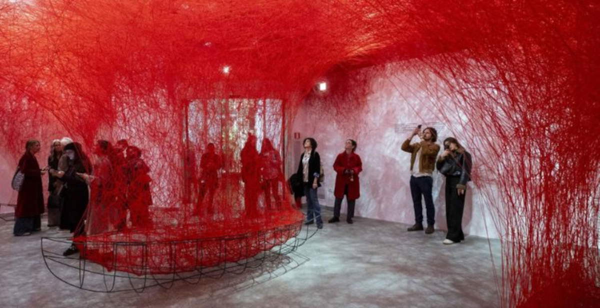 Chiharu Shiota im MAO in Turin, beeindruckende Zahlen: 100.000 Besucher in 107 Tagen