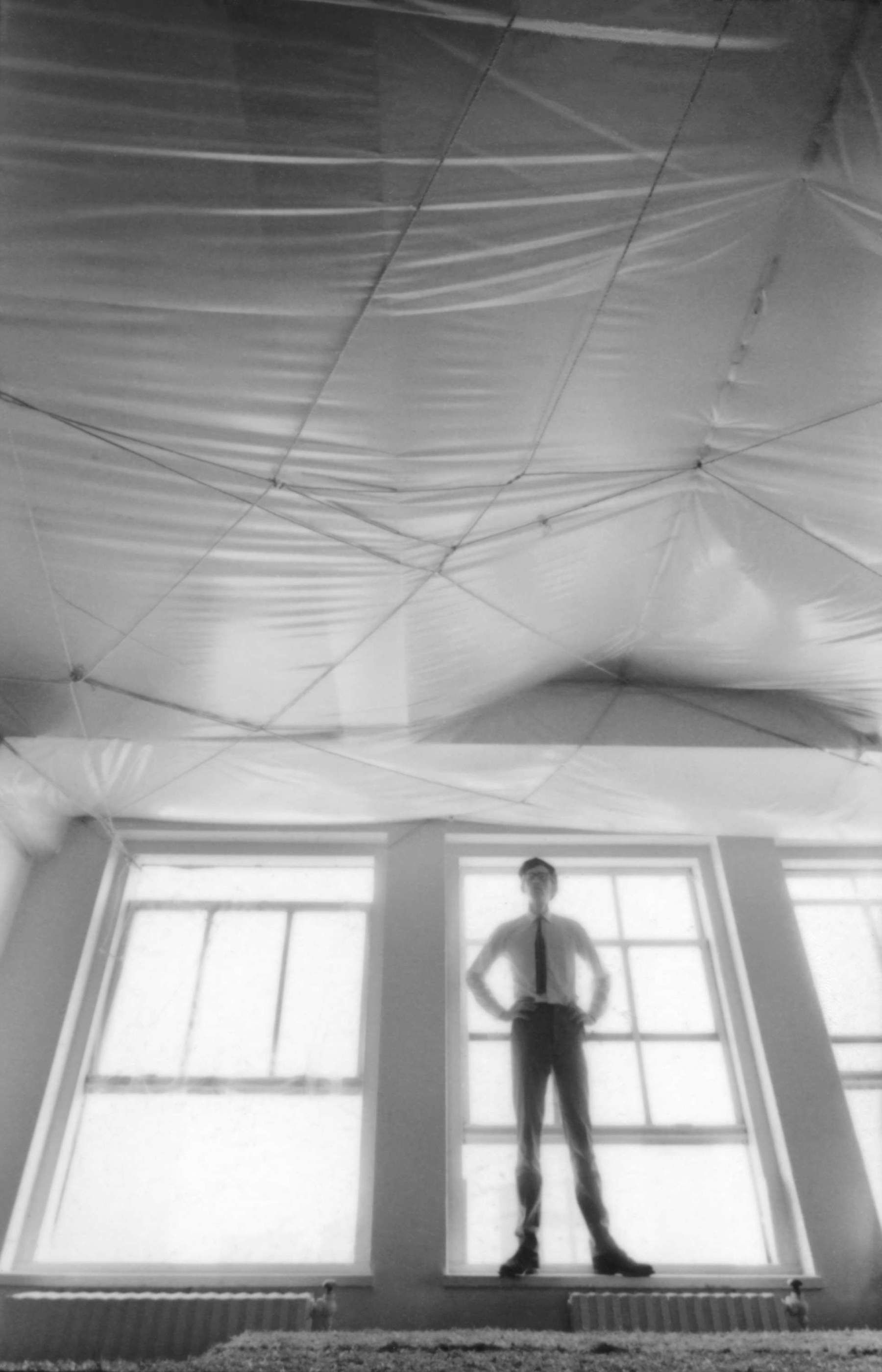 Christo, Wrapped ceiling (1965), Installationsansicht, Midtown Manhattan, New York &copy; Christo und Jeanne-Claude Foundation. Foto: Thomas Cousins. Mit freundlicher Genehmigung der Christo and Jeanne-Claude Foundation und Gagosian