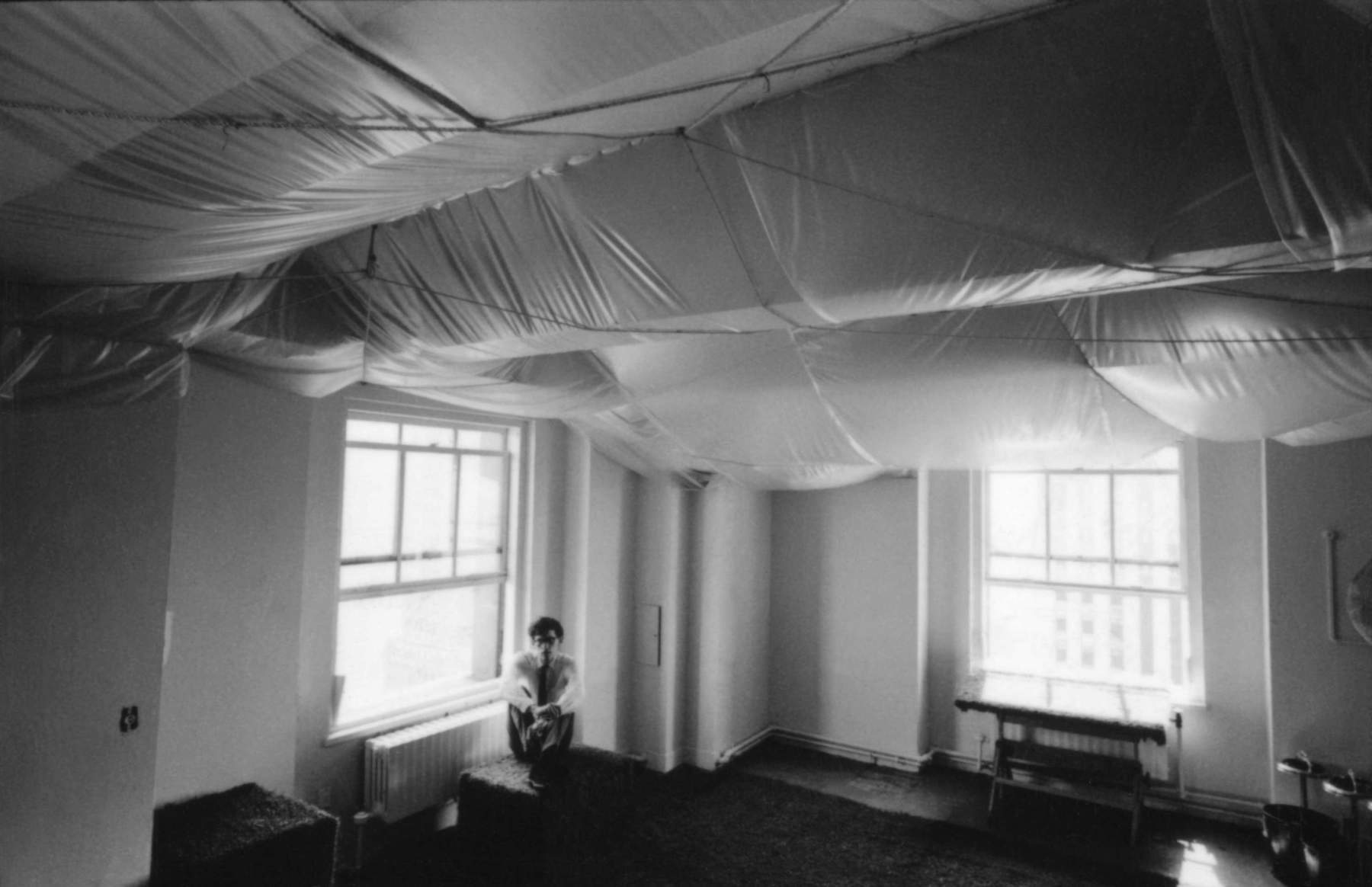 Christo, Wrapped ceiling (1965), Installationsansicht, Midtown Manhattan, New York &copy; Christo und Jeanne-Claude Foundation. Foto: Thomas Cousins. Mit freundlicher Genehmigung der Christo and Jeanne-Claude Foundation und Gagosian