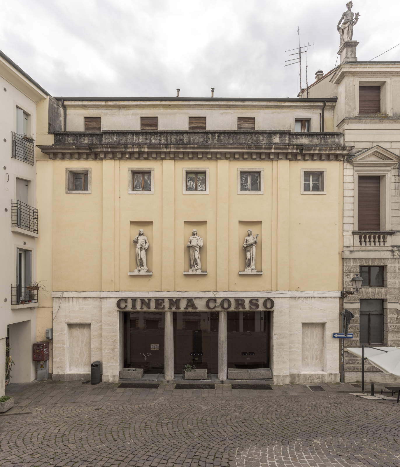 Cinema Corso, facciata attuale