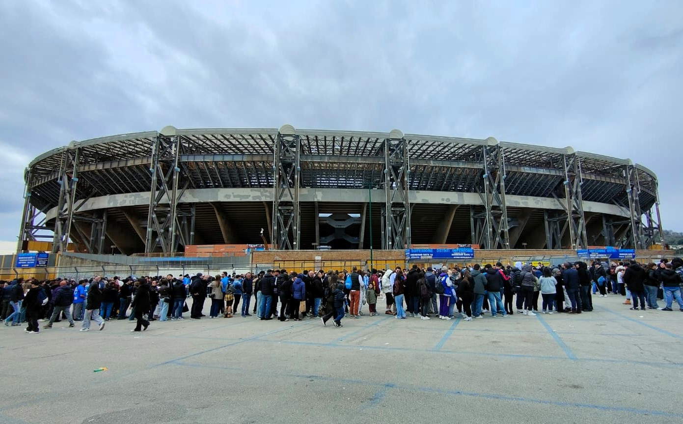 Neapel, Warteschlangen vor dem Maradona-Stadion &copy; FAI Napoli