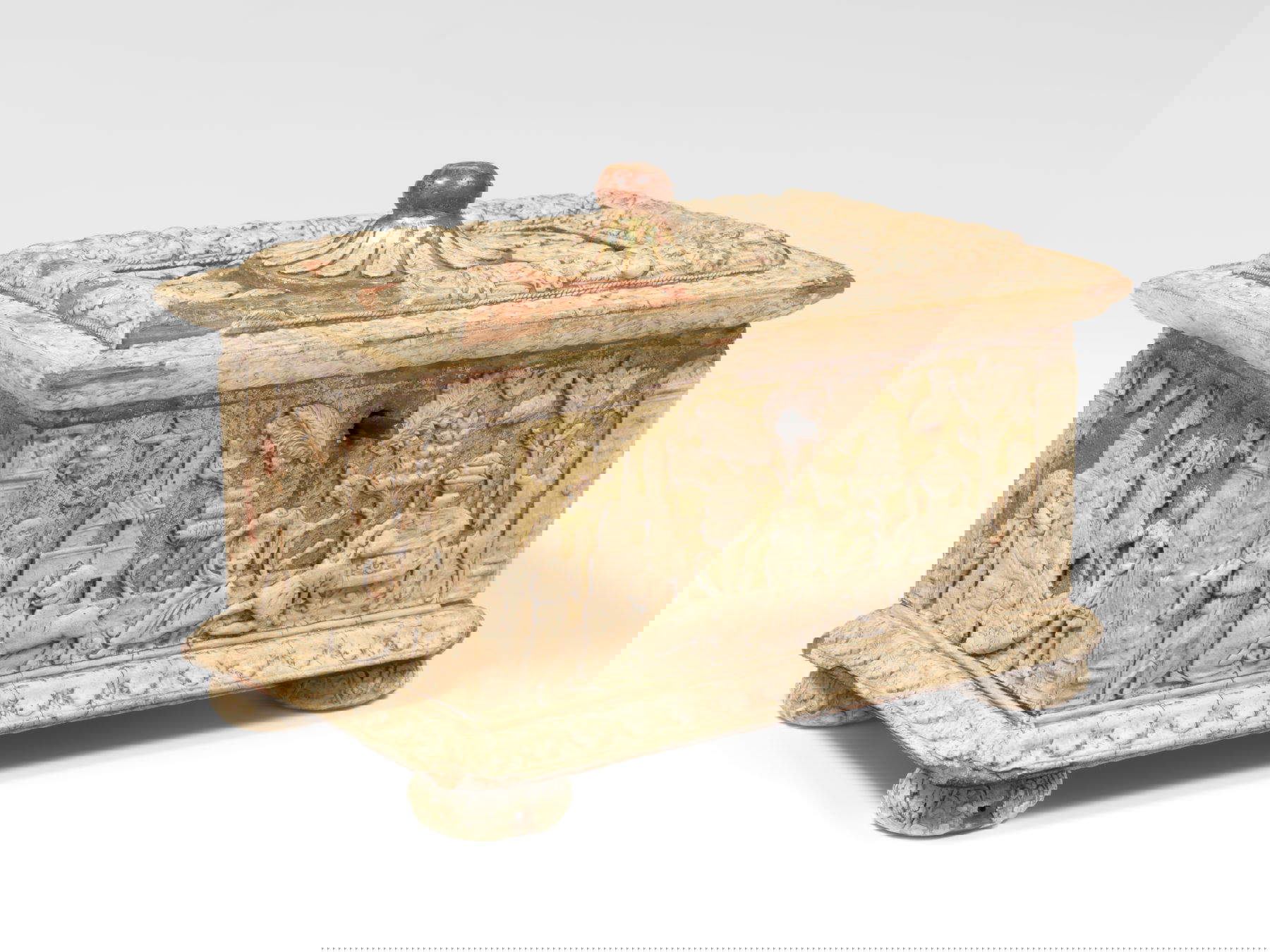 Cofanetto, Bottega dei temi morali e amorosi (Primo quarto del XVI secolo; legno dorato, pastiglia, ferro battuto; Roma, VIVE &ndash; Vittoriano e Palazzo Venezia)