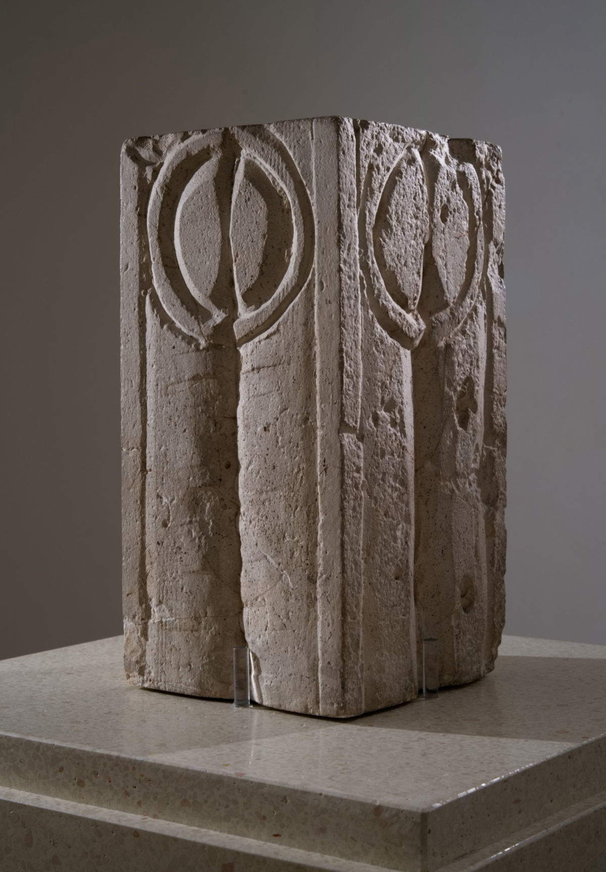 Constantin Br&acirc;ncuși, Model of the Pillar of the Kiss Gate (Plaster, 33 &times; 16.5 &times; 17 cm, unsigned, undated; Bucharest, National Art Museum of Romania) &copy; Succession Brancusi/Siae. Photo credits: Camil Iamandescu
