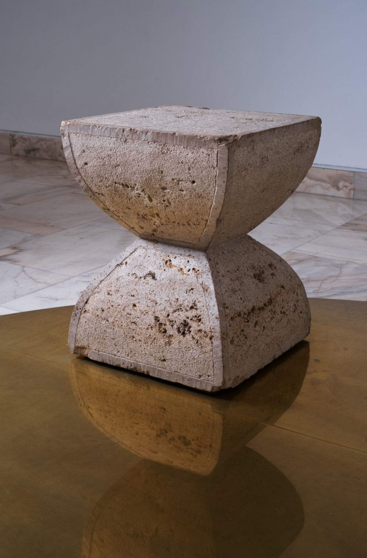 Constantin Br&acirc;ncuși, Chair (Stone, 55.5 &times; 45 &times; 450 cm, unsigned, undated; Bucharest National Art Museum of Romania) &copy; Succession Brancusi/Siae. Photo credits: Camil Iamandescu