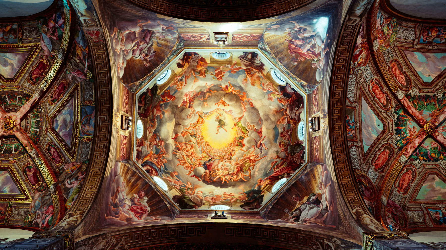 Image prise par un drone : Correggio, fresque de la coupole représentant l'Assomption de la Vierge Marie, cathédrale Sainte-Marie-de-l'Assomption de Parme (1530-1534) &copy; Staatliche Kunstsammlungen Dresden. Photo : Jacob Franke