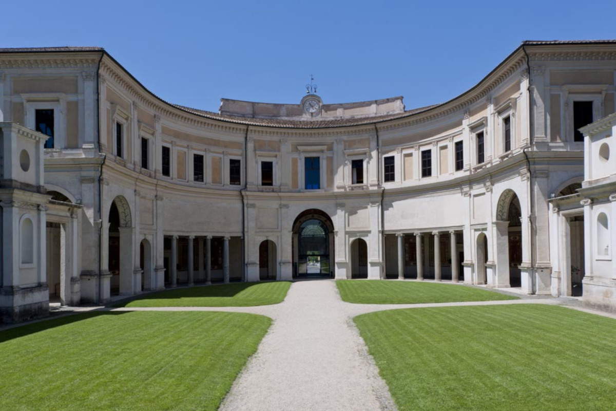 Zentraler Innenhof der Villa Giulia