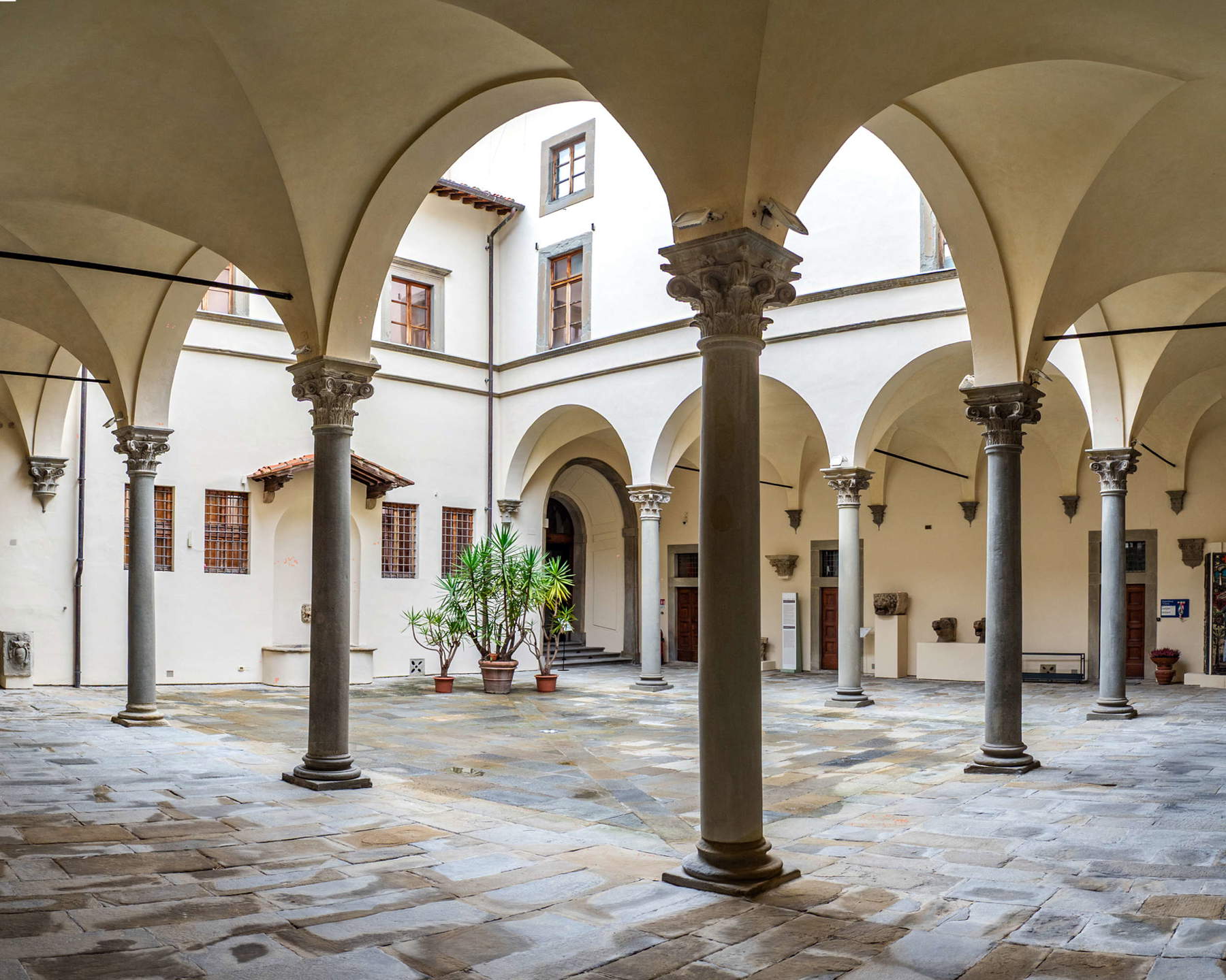 La cour monumentale du Musée national d'art médiéval et moderne d'Arezzo. Photo : Direction régionale des musées nationaux de Toscane / Ministère de la Culture