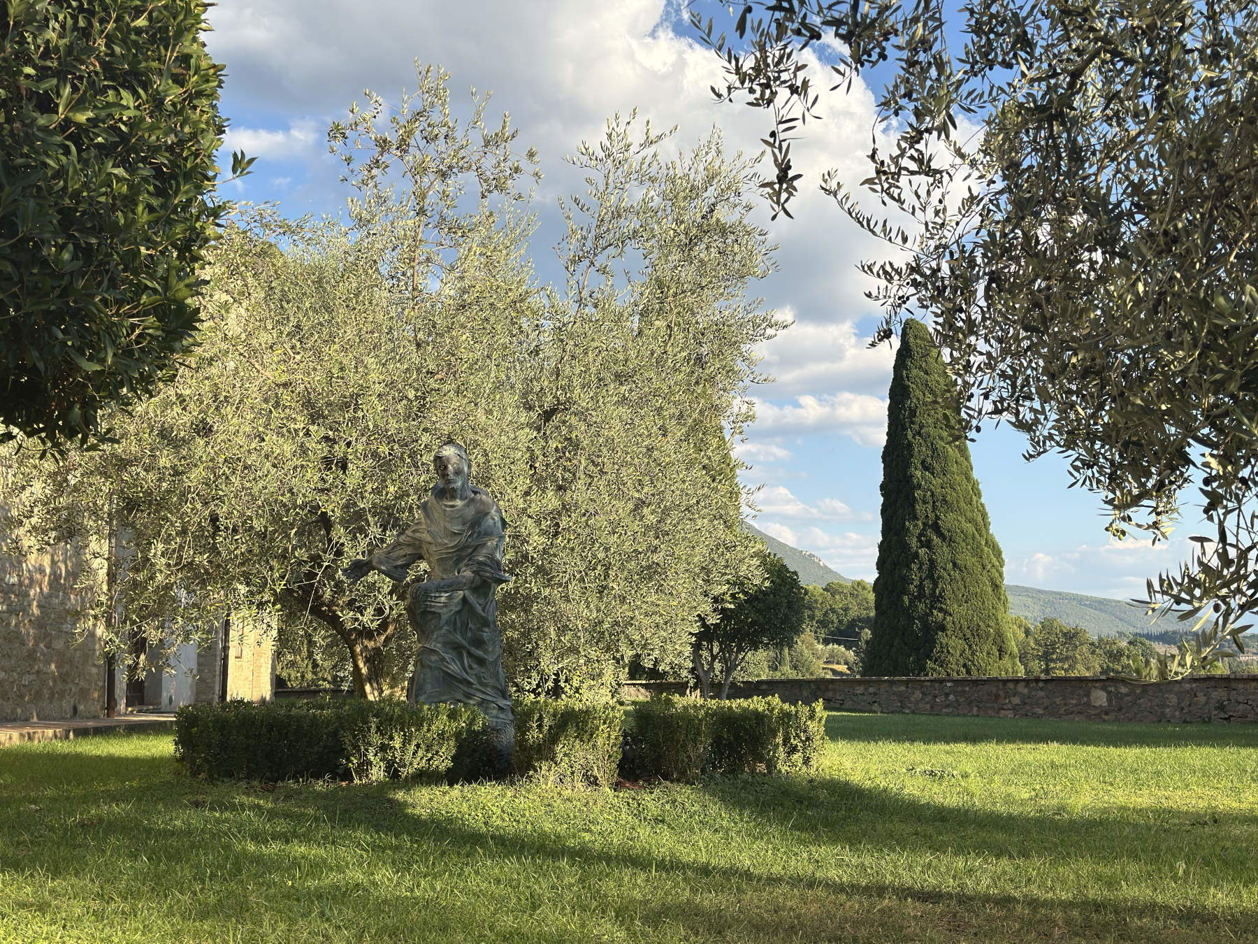 Innenhof der Wallfahrtskirche San Damiano in Assisi. Bildnachweis: Fra Angelo Calledda