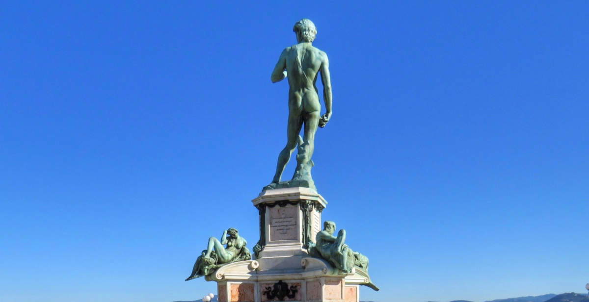 Florence: Gas Cylinder Found Under the David in Piazzale Michelangelo—It Was Empty