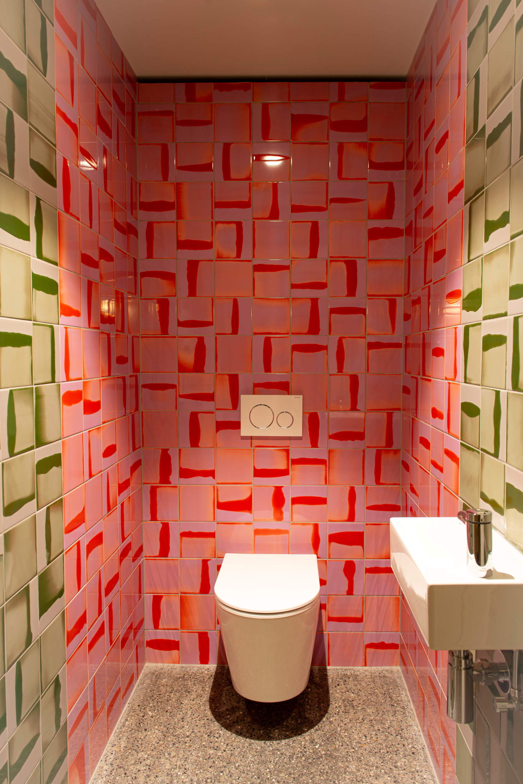 Design Museum Gent &mdash; Special Design Project, Studio Rens x Cor Unum, Re-Glow Tiles. Foto &copy; Design Museum Gent.
