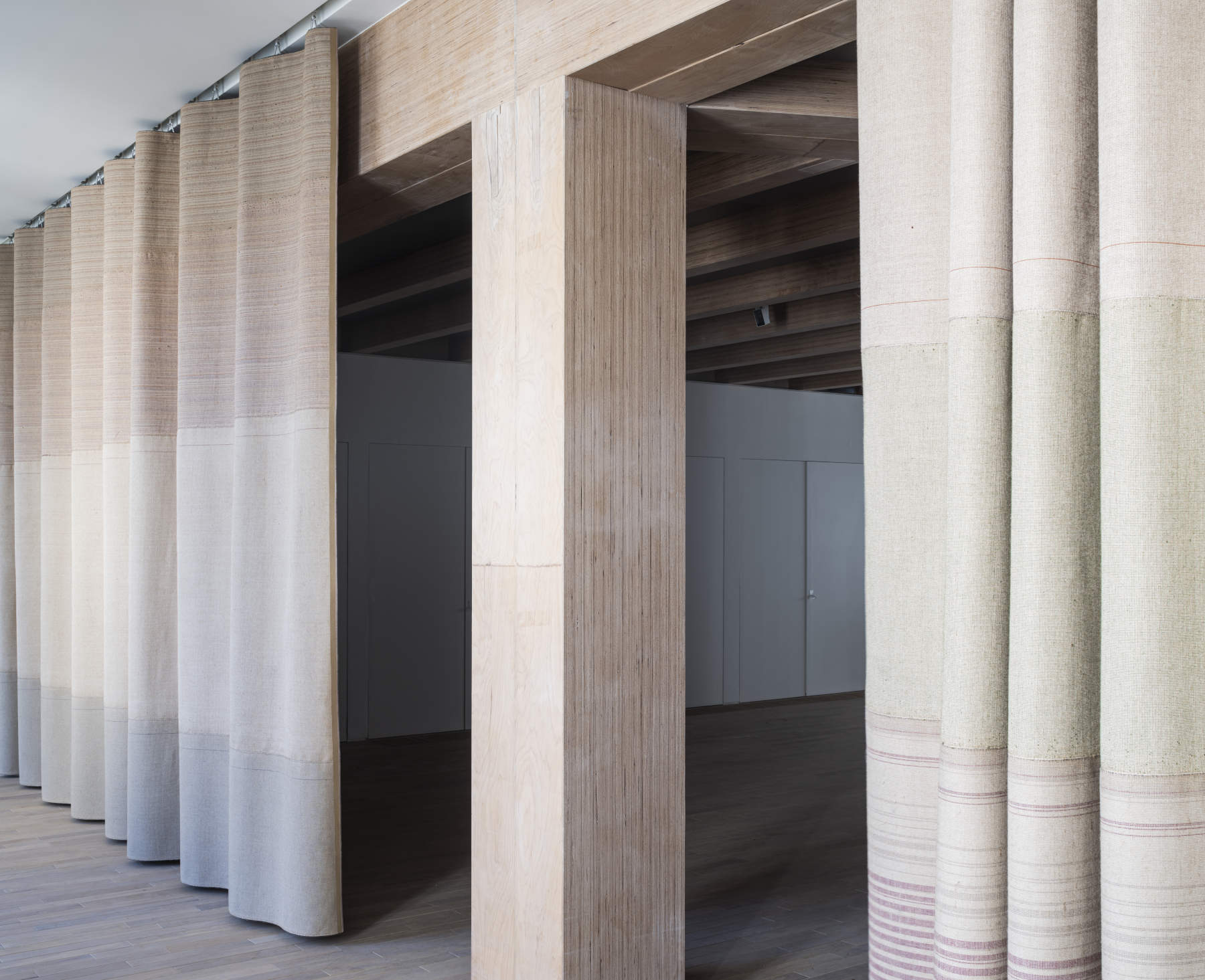 Design Museum Gent &mdash; Special Design Project, Chevalier-Masson, Partition, tenda acustica. Foto &copy; Michiel De Cleene per Design Museum Gent.