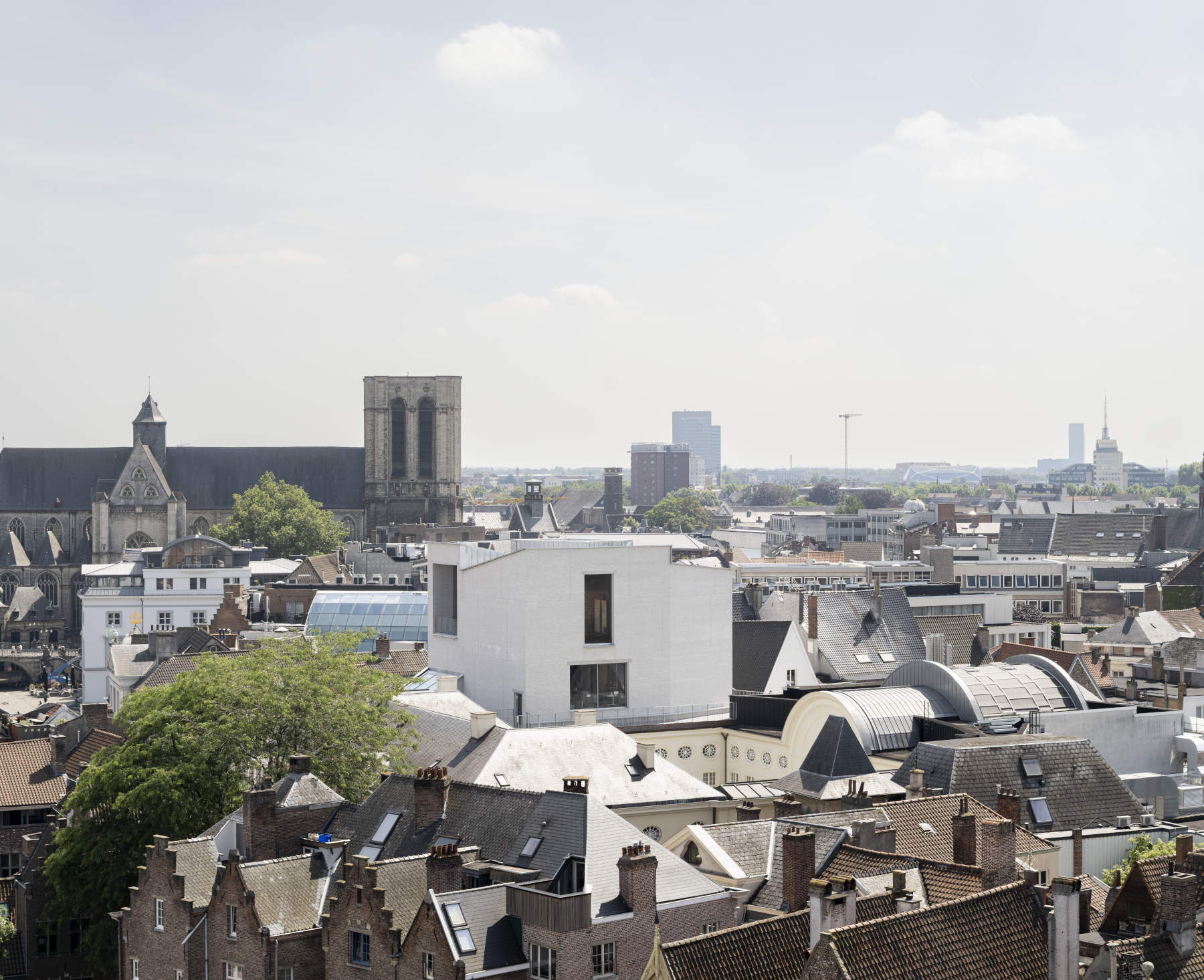 Design Museum Gent &mdash; Vista dal Castello dei Conti. Foto &copy; Michiel De Cleene per Design Museum Gent.