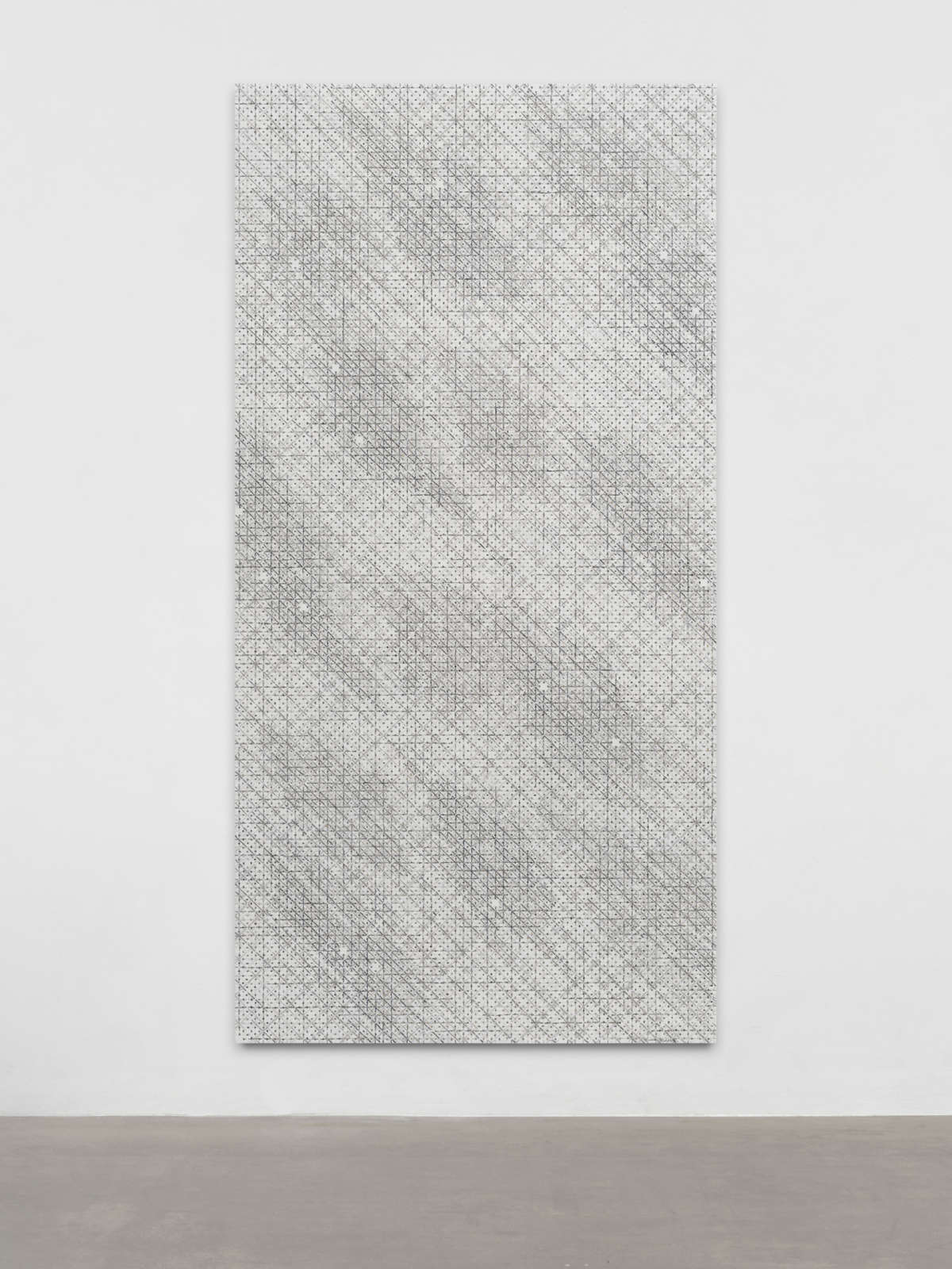 Ding Yi, Appearance of Crosses 2025-32 (2025; Acryl, Buntstifte und Holzschnitt auf Lindenholzplatte, 240 x 120 cm) &copy; Ding Yi. Mit freundlicher Genehmigung der Lisson Gallery und der ShanghART Gallery