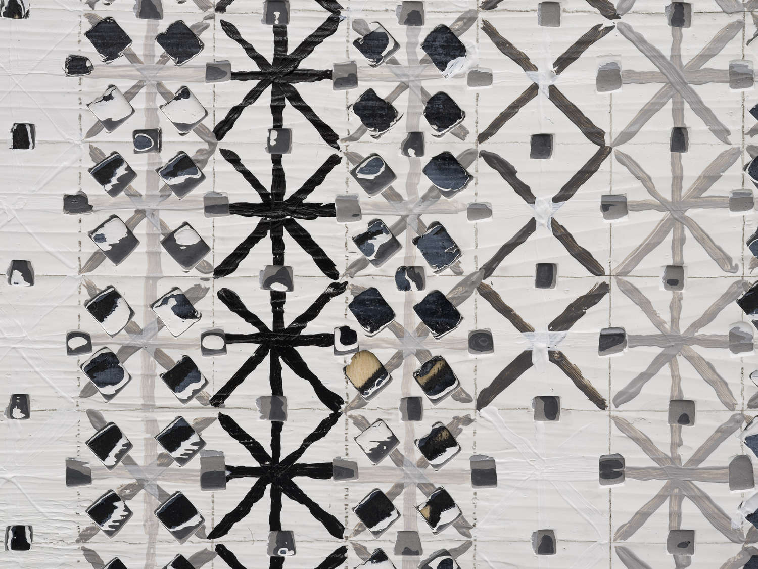Ding Yi, Appearance of Crosses 2025-33 (2025; Acryl und Holzschnitt auf Lindenholzplatte, 240 x 120 cm) &copy; Ding Yi. Mit freundlicher Genehmigung der Lisson Gallery und der ShanghART Gallery
