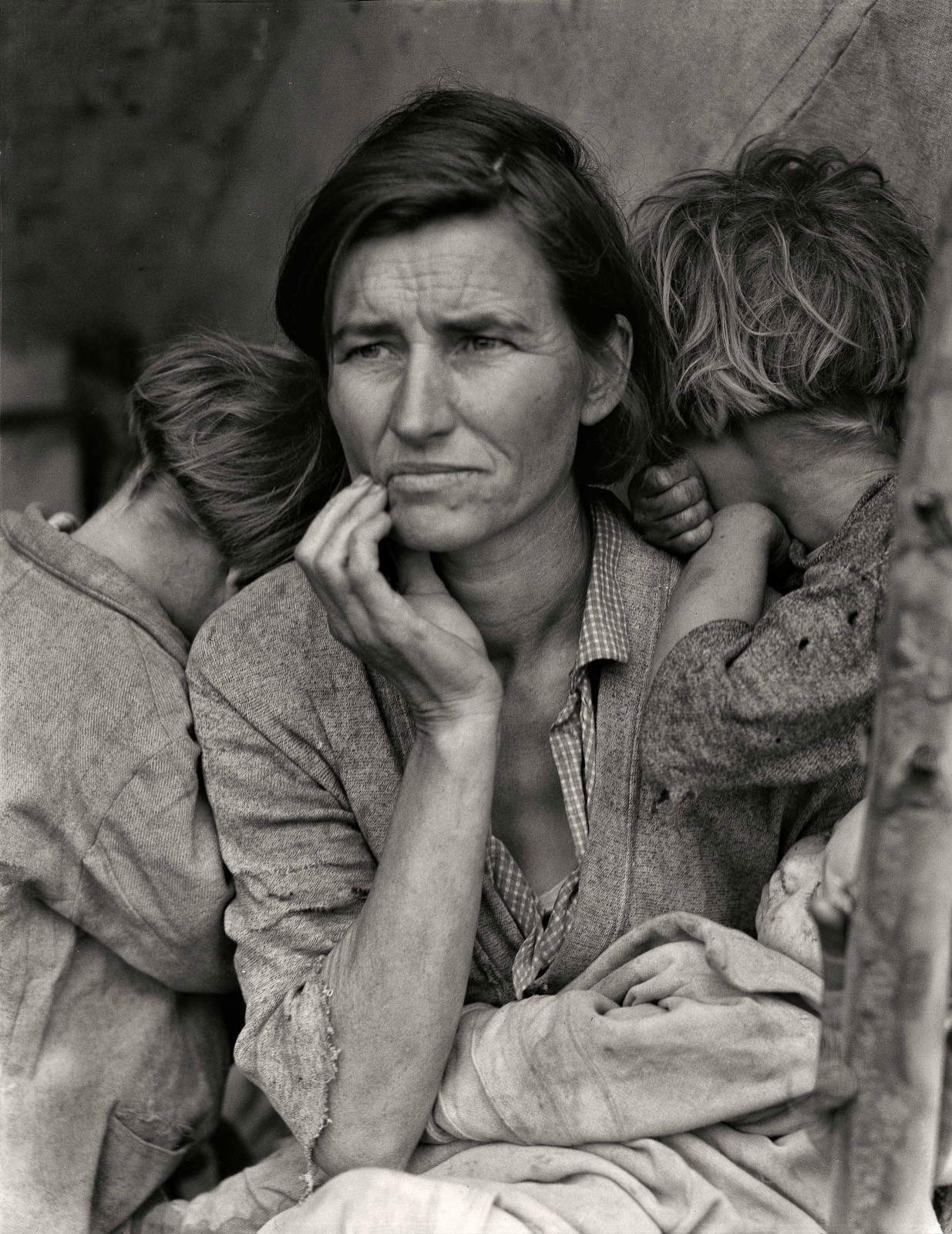 Dorothea Lange, Destitute pea pickers in California. Mother of seven children. Age thirty-two. Nipomo, California, 1936. The New York Public Library | Library of Congress, Prints and Photographs Division, Washington