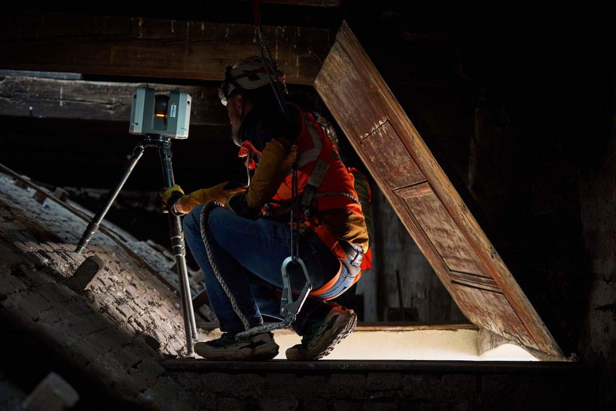Roof Safety Measures 01 - Access to the Attic During the Survey Campaign
