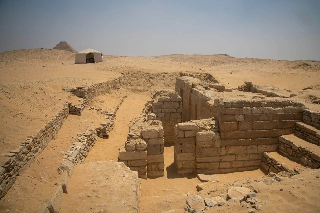 Die Ruinen der entdeckten Mastaba. Foto: Ägyptisches Ministerium für Tourismus und Altertümer