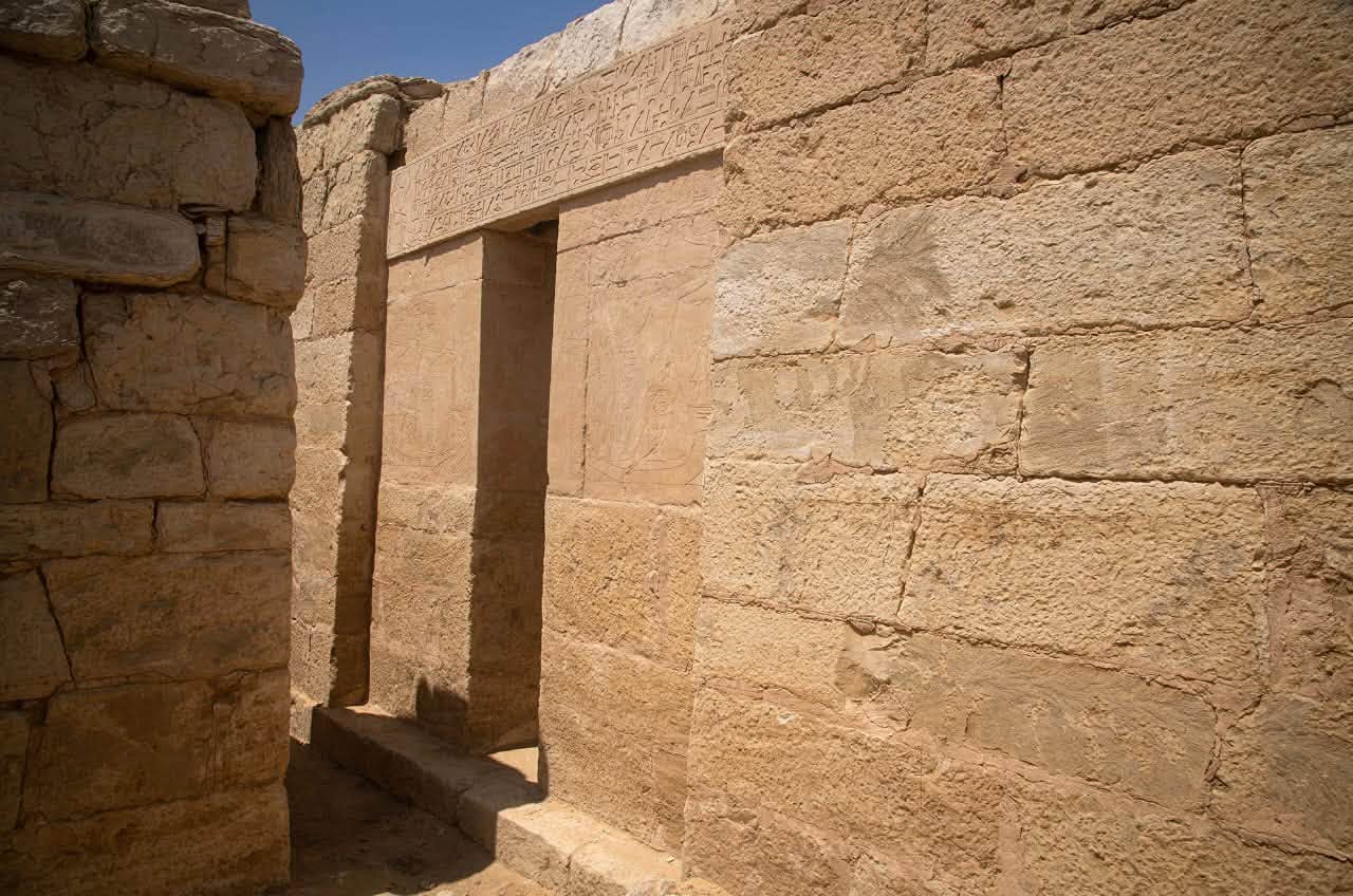 Die Ruinen der entdeckten Mastaba. Foto: Ägyptisches Ministerium für Tourismus und Altertümer