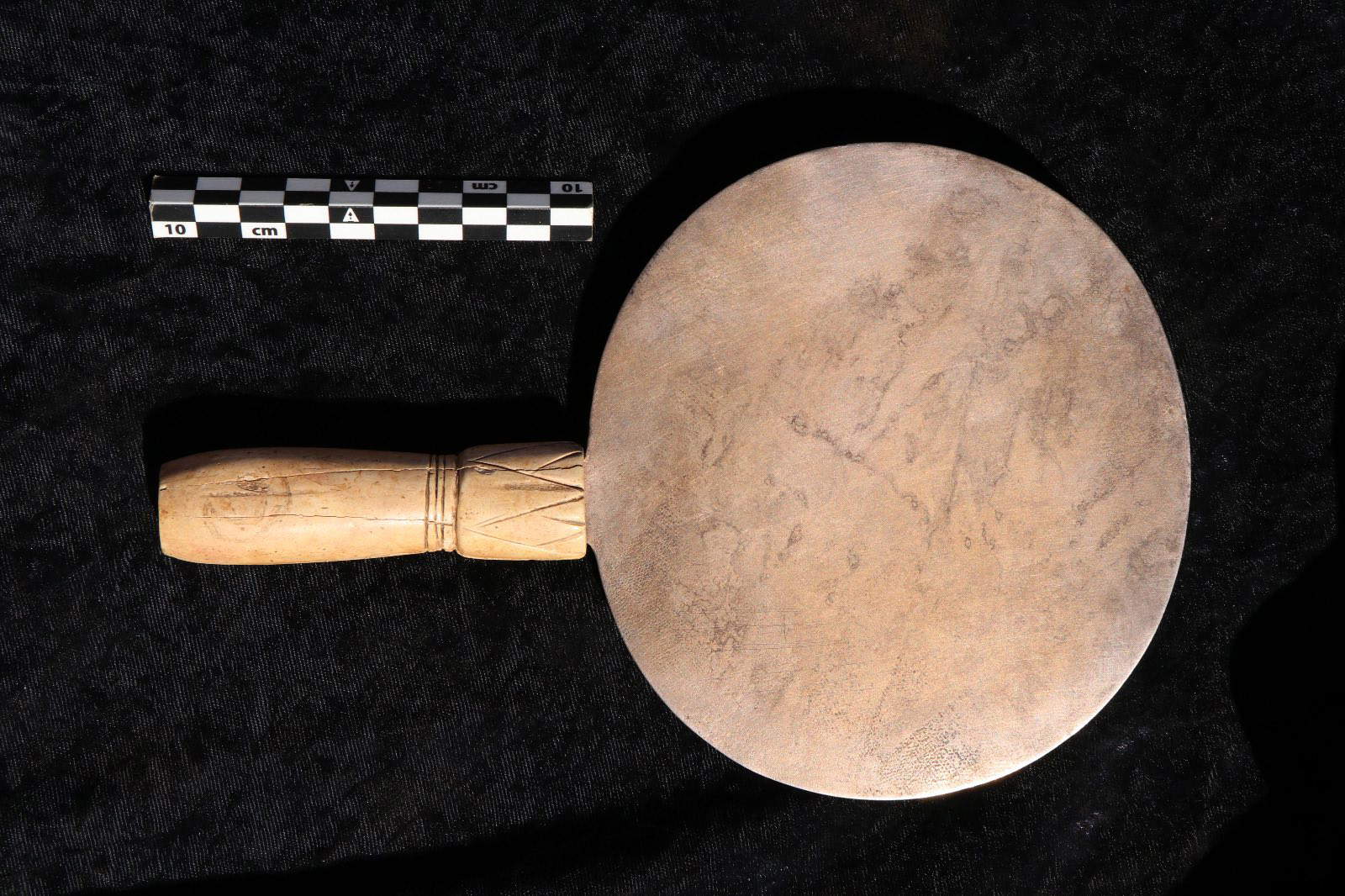 Miroir en bronze. Photo : Ministère du Tourisme et des Antiquités