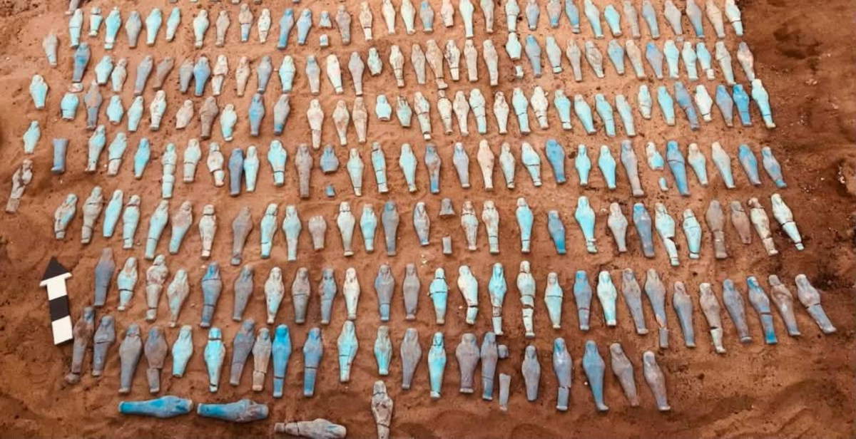 Ägypten: 560 Ushabti-Figuren und Grabamulette in der ägyptischen Nekropole von Tell Quesna gefunden