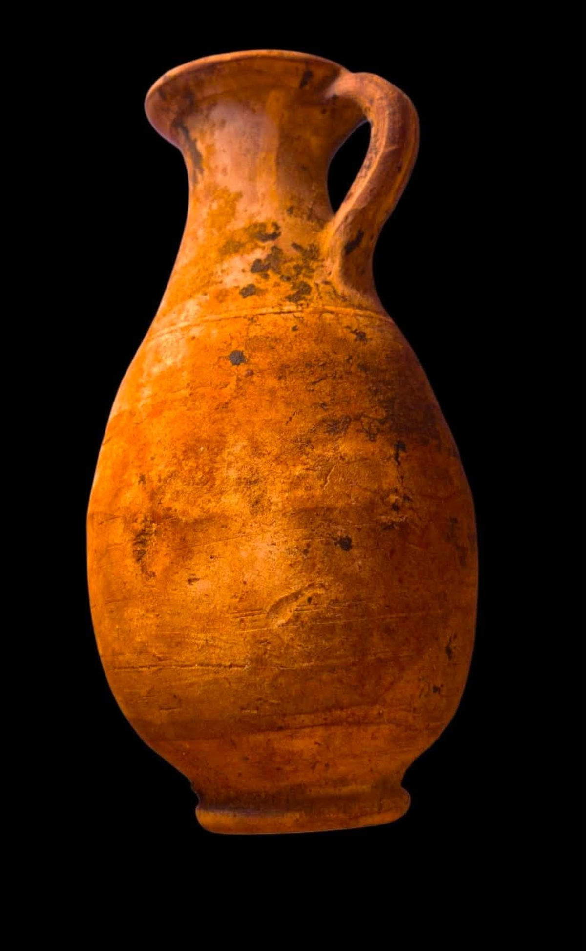 Eine Vase. Foto: Ägyptisches Ministerium für Altertümer und Tourismus