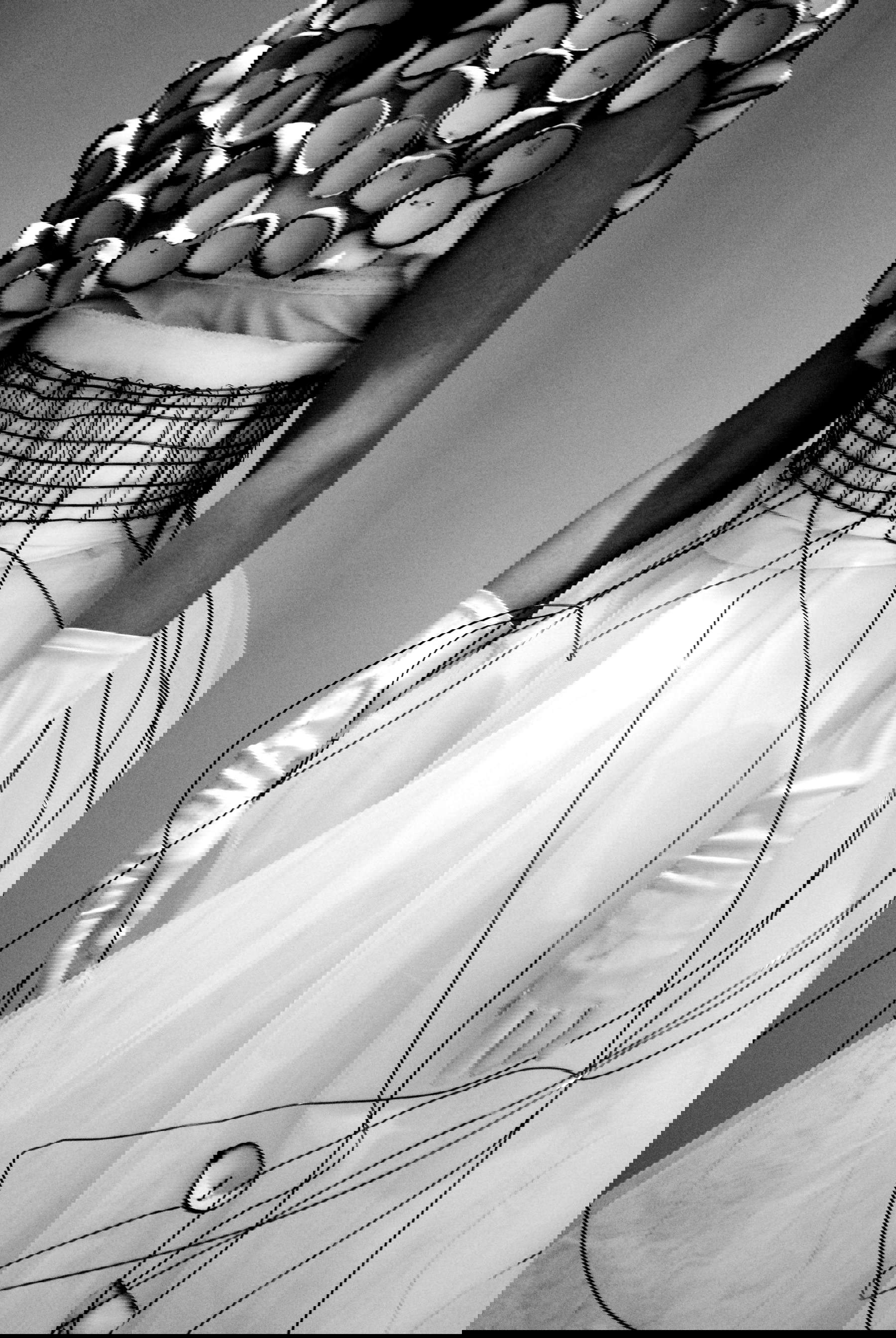 Elica Studio, Aboutilon (2010 ; robe en porcelaine, oxyde de cuivre, fer cuit, laine, soie, tulle ; Turin, Archives SSAA/MIAAO). Photo : Elica Studio