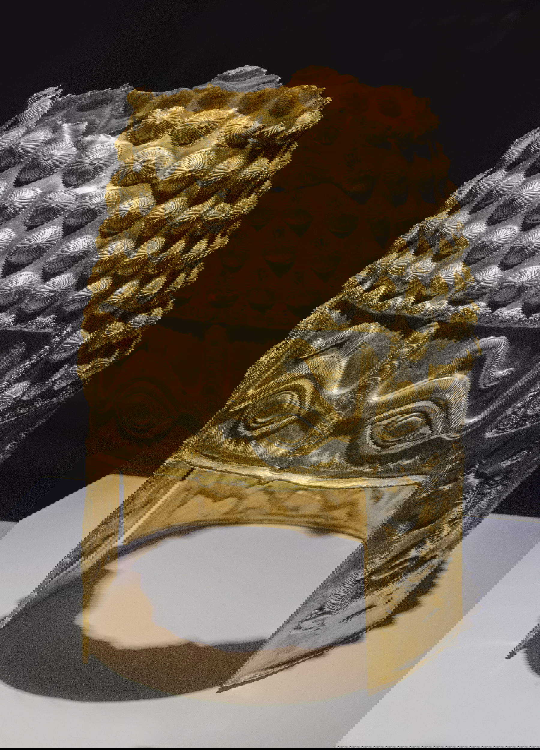 L&rsquo;elmo d&rsquo;oro di Coțofenești. Foto: Wikimedia Commons | &Aacute;ngel M. Felic&iacute;simo&nbsp;- Creative Commons&nbsp;Attribution 2.0 Generic&nbsp;license