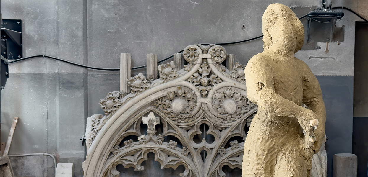Hércules o el santo guerrero durante la restauración &copy;Veneranda Fabbrica del Duomo de Milán. Foto: Marco Ligabue