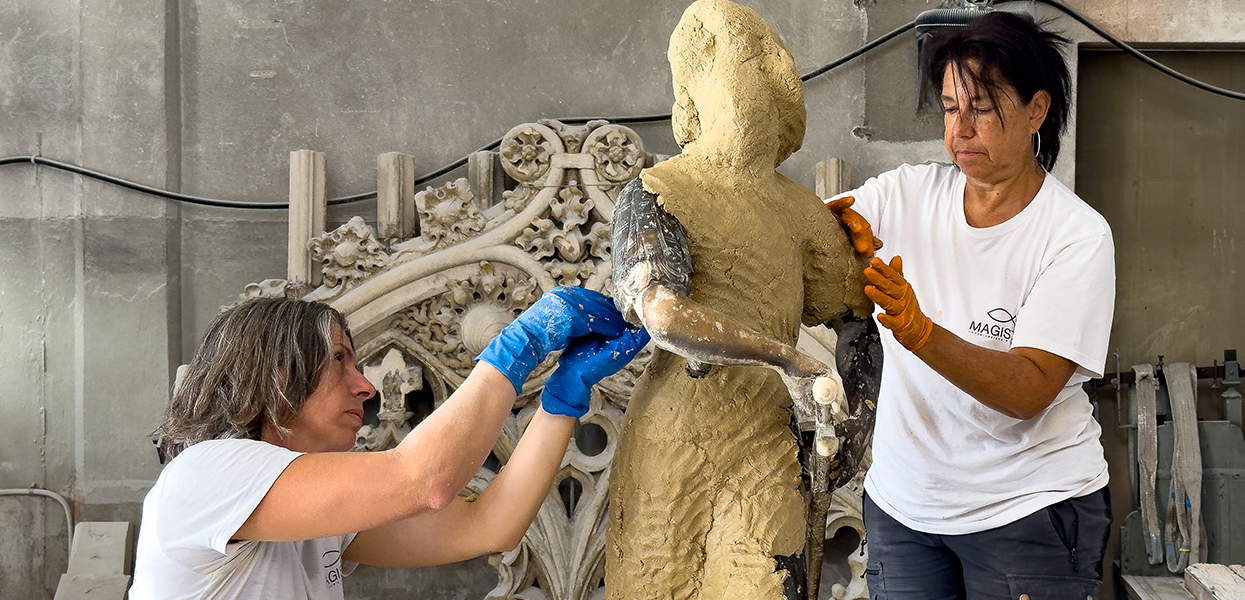 Hércules o el santo guerrero durante la restauración &copy;Veneranda Fabbrica del Duomo de Milán. Foto: Marco Ligabue