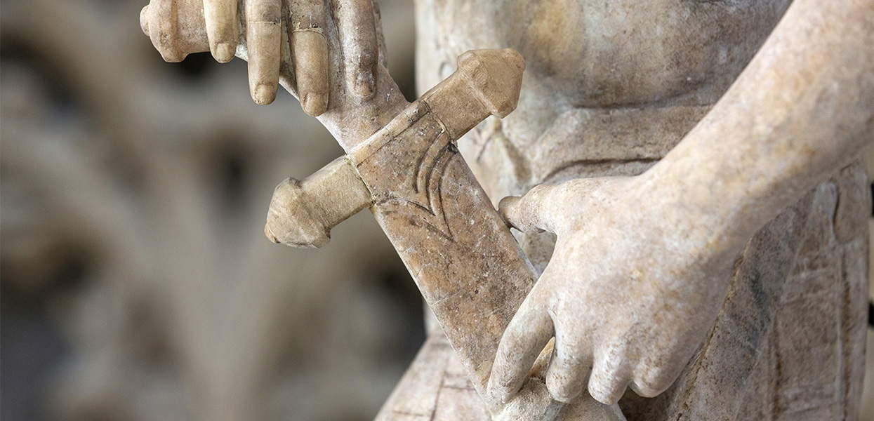 Hércules o el santo guerrero tras la restauración, detalle de la espada &copy;Veneranda Fabbrica del Duomo de Milán. Foto: Marco Ligabue