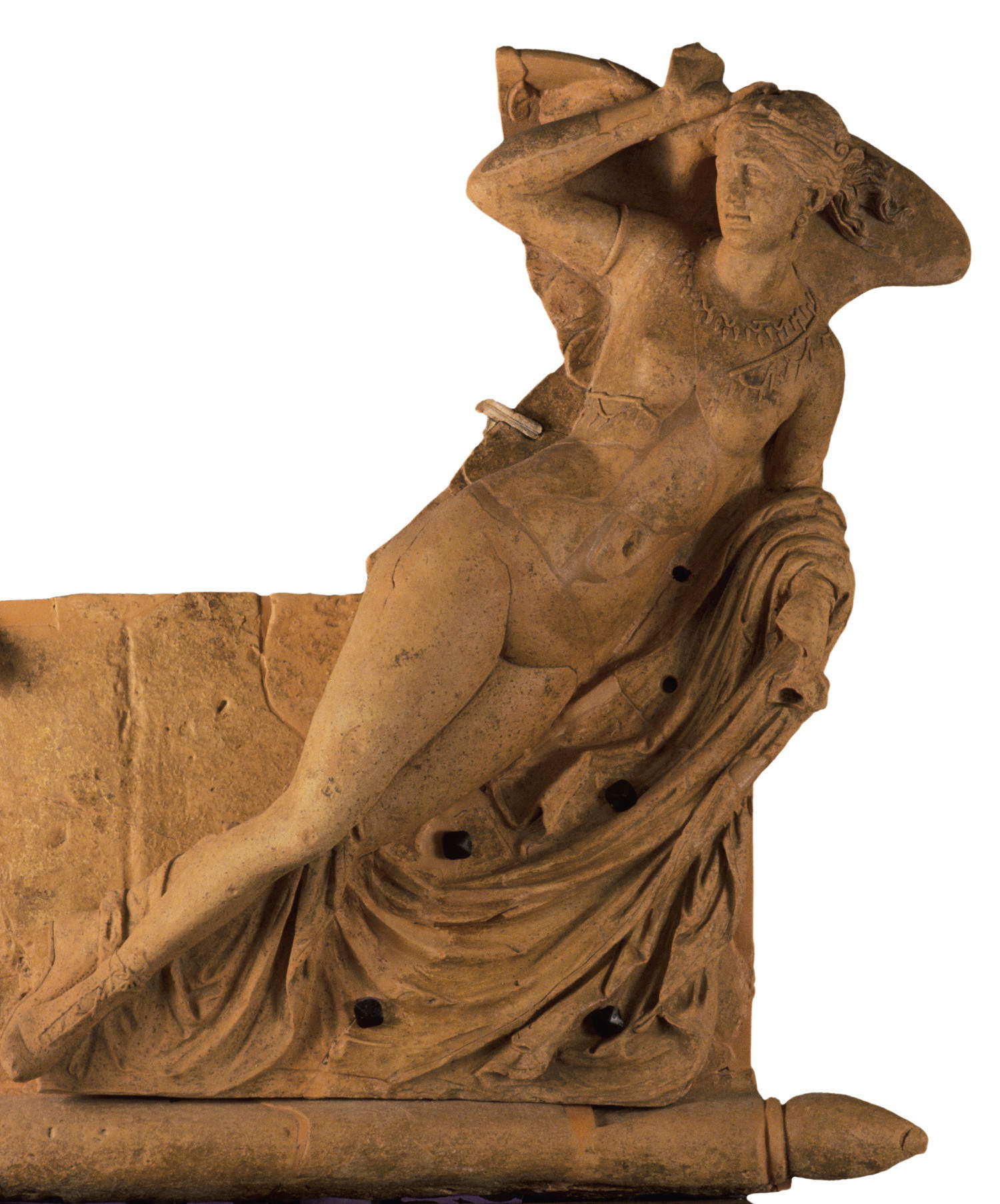 Acroterio frontonale destro a figura femminile (met&agrave; II secolo a.C. circa; terracotta, altezza 100 cm, larghezza 65 cm; proveniente dal santuario in localit&agrave; I Fucoli, Chianciano terme; Museo Civico Archeologico, Chianciano terme)