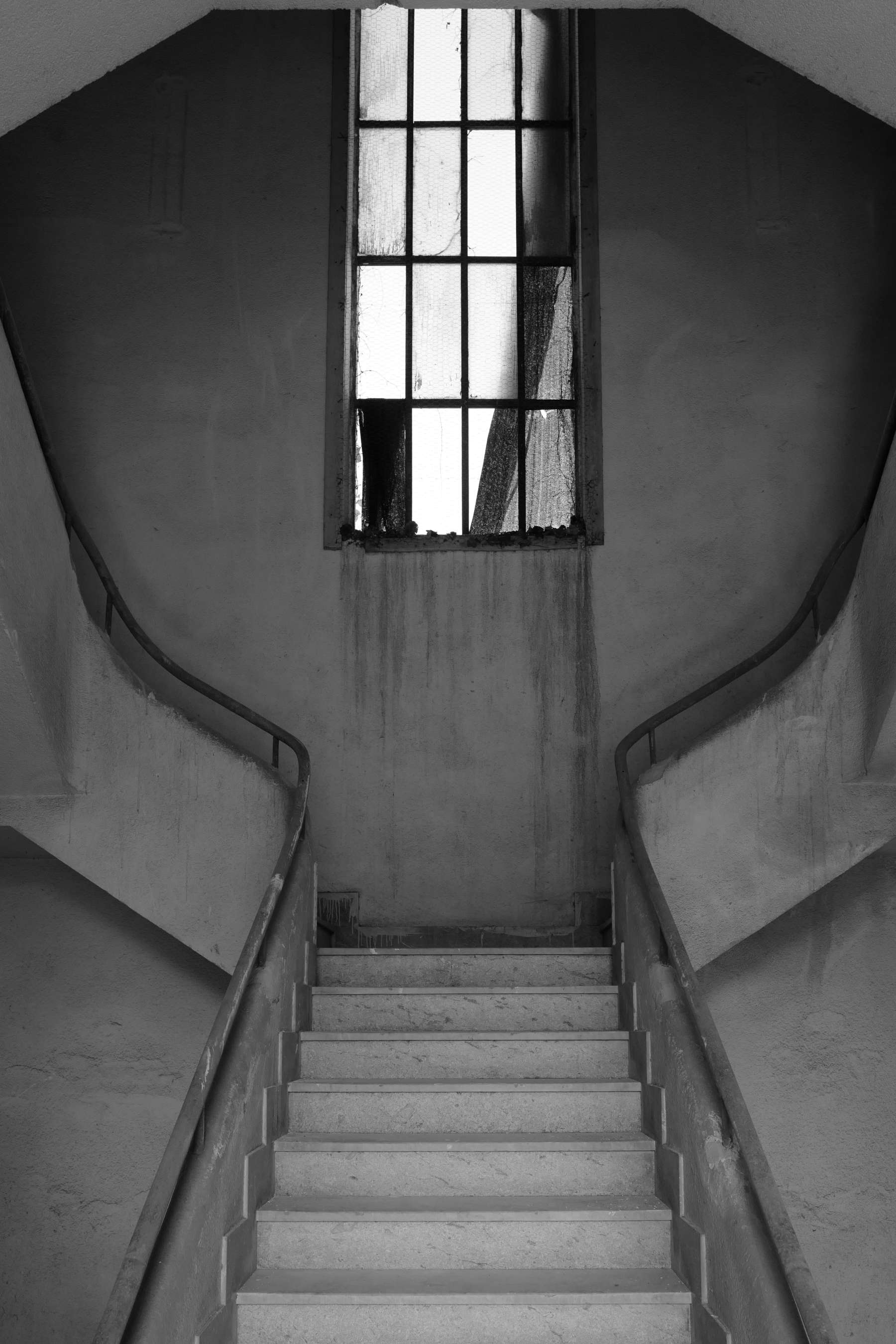 Antigua Casa del Fascio en Lentini, interior. Foto: Badia Lost &amp; Found