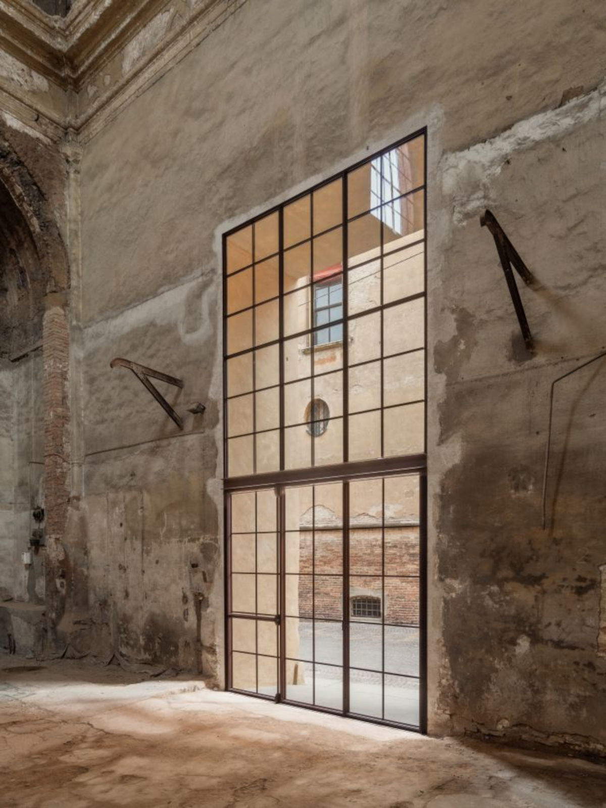 Ex Chiesa San Barbaziano, scorcio portone principale dall'iinterno. Foto: Alessandro Saletta-DSL Studio