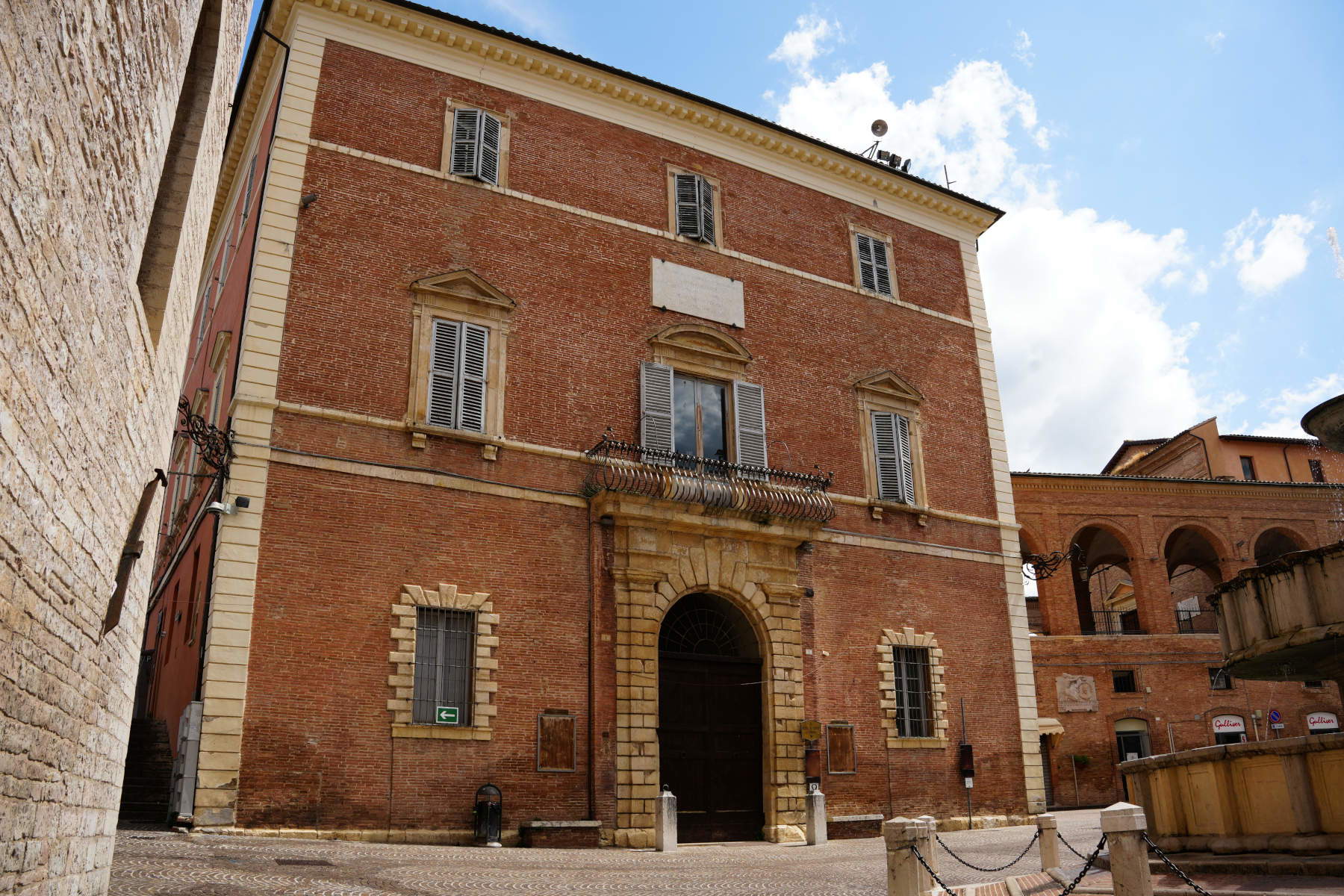 Fabriano, il Palazzo Comunale o Palazzo Chiavelli. Foto: Fondazione Marche Cultura